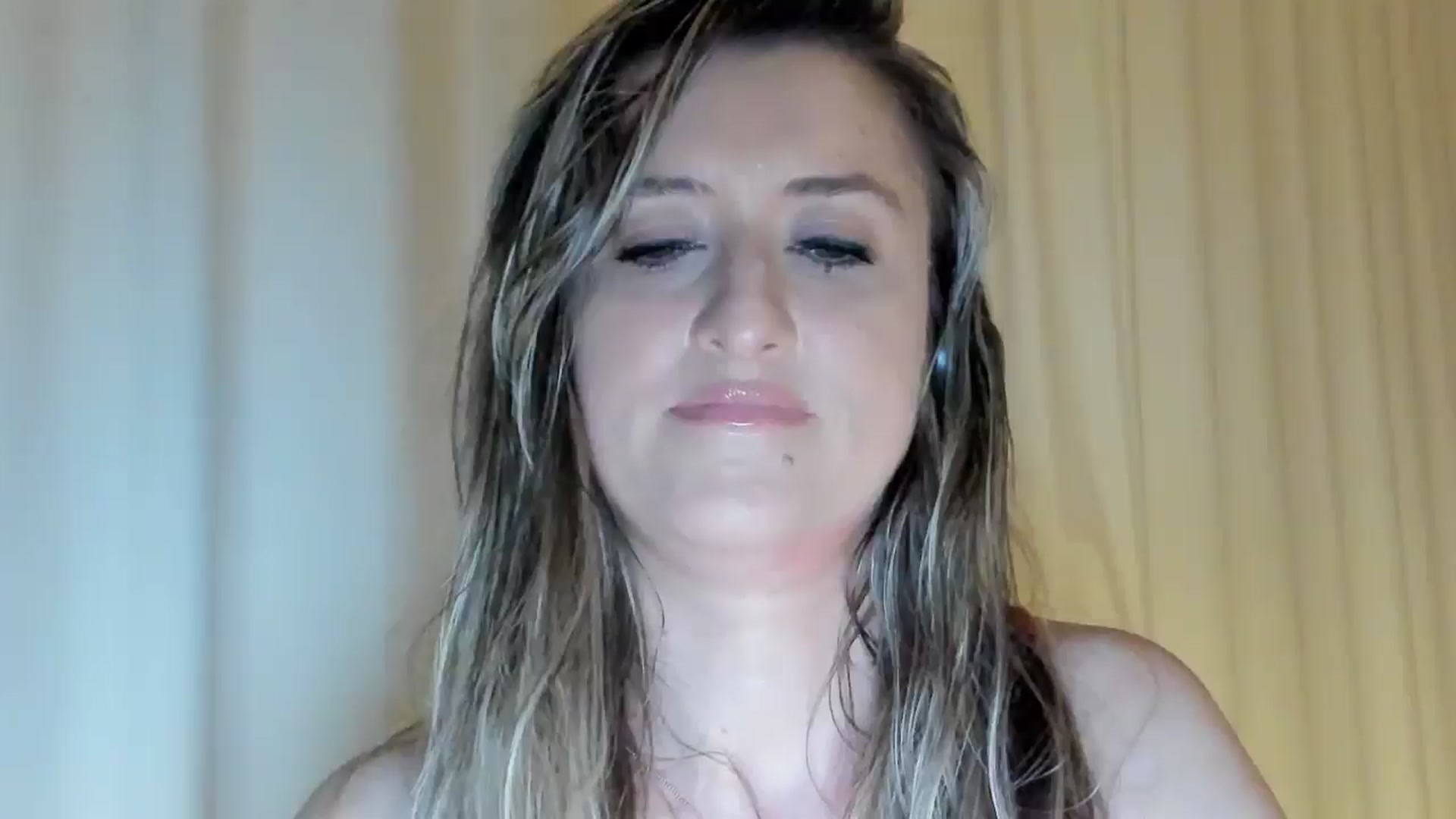 Gallery image thumbnail from BestDream's myfreecams stream on, 05/23/2024, 22:41 image 14 of 20