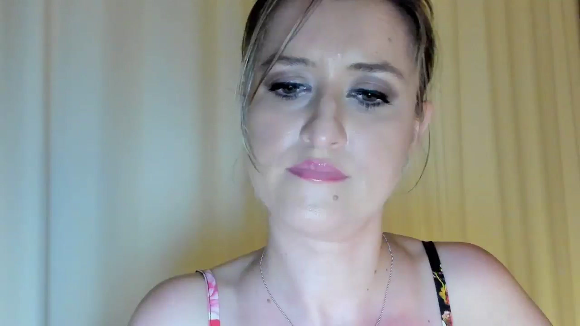 Gallery image thumbnail from BestDream's myfreecams stream on, 05/24/2024, 21:33 image 17 of 20