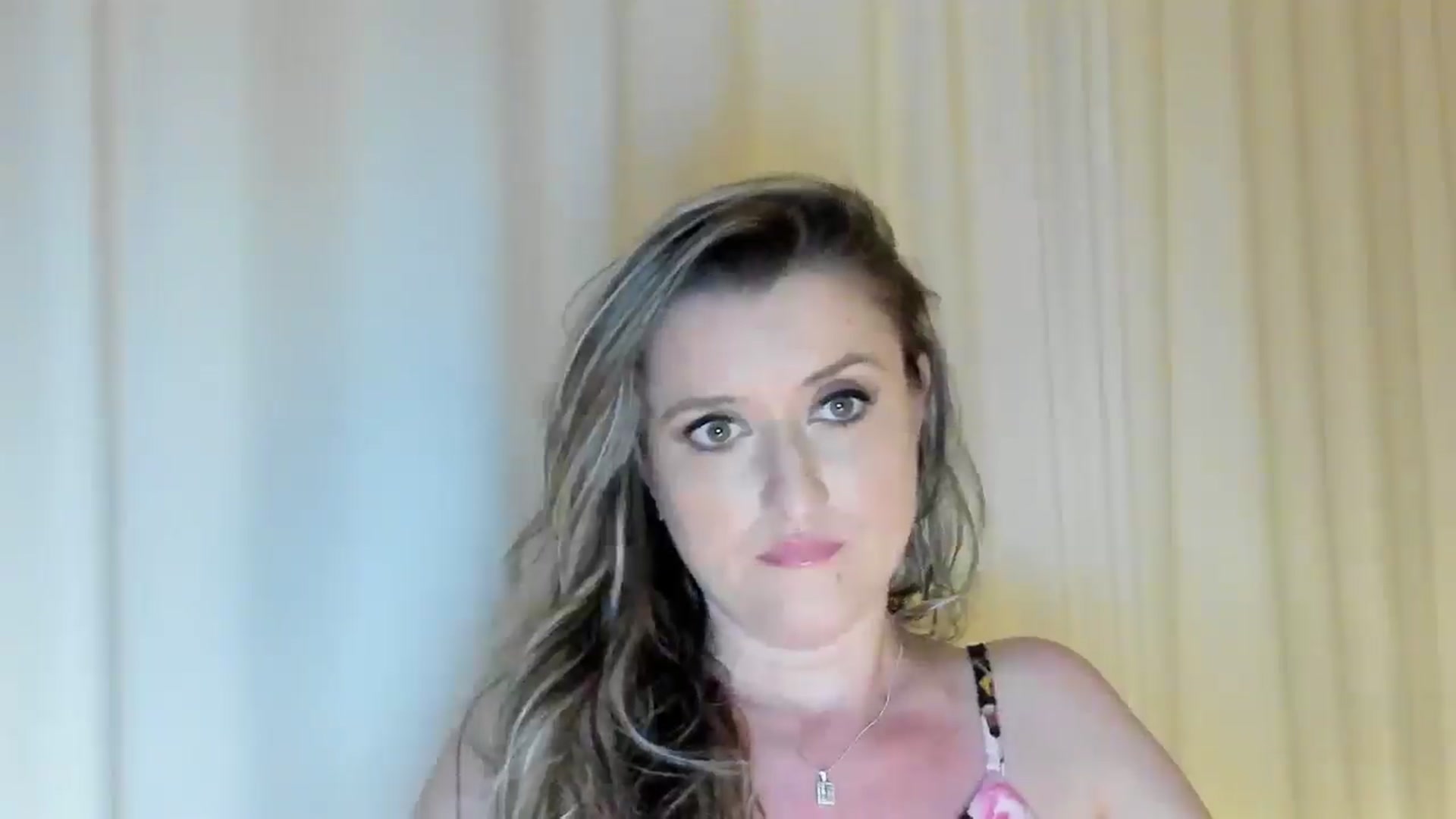 Gallery image thumbnail from BestDream's myfreecams stream on, 05/24/2024, 22:40 image 15 of 20
