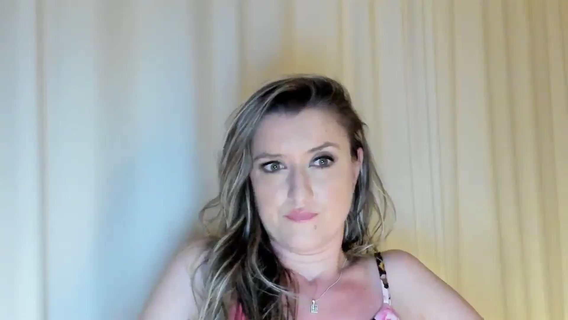 Gallery image thumbnail from BestDream's myfreecams stream on, 05/24/2024, 22:40 image 18 of 20