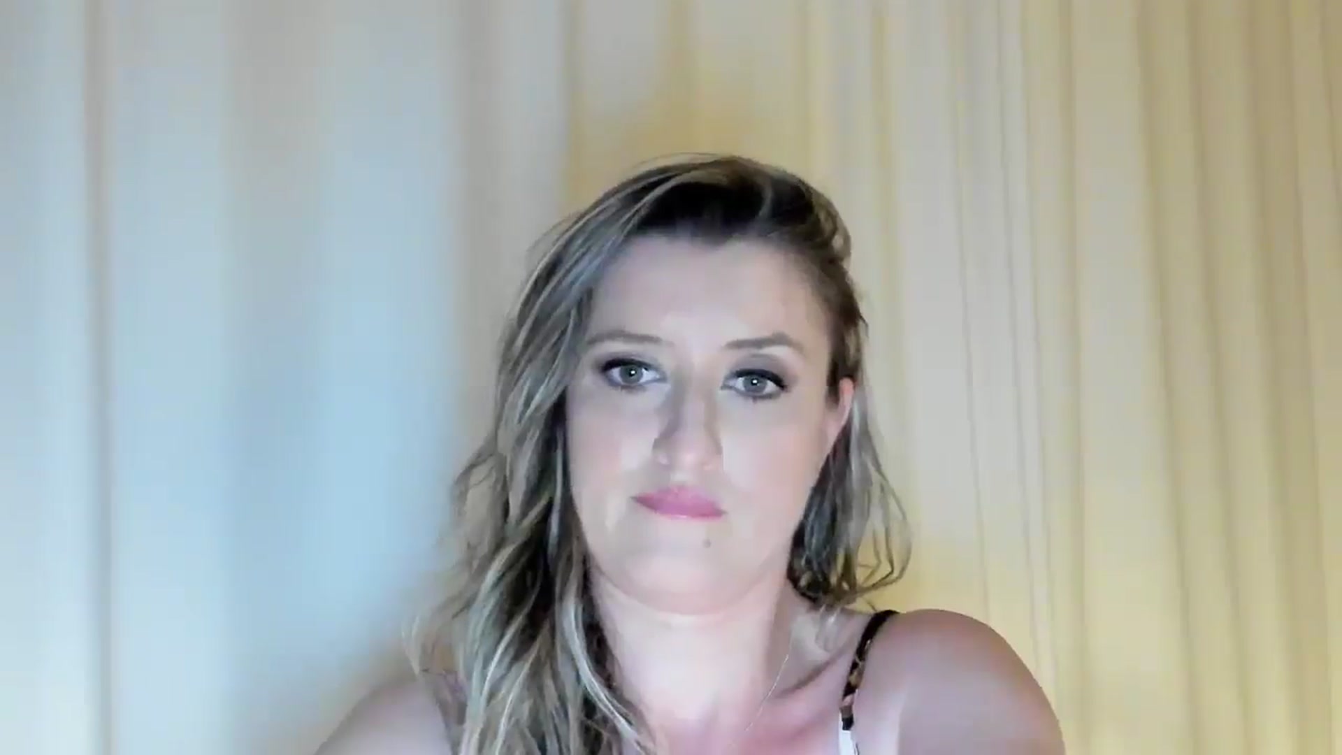 Gallery image thumbnail from BestDream's myfreecams stream on, 05/24/2024, 22:40 image 19 of 20