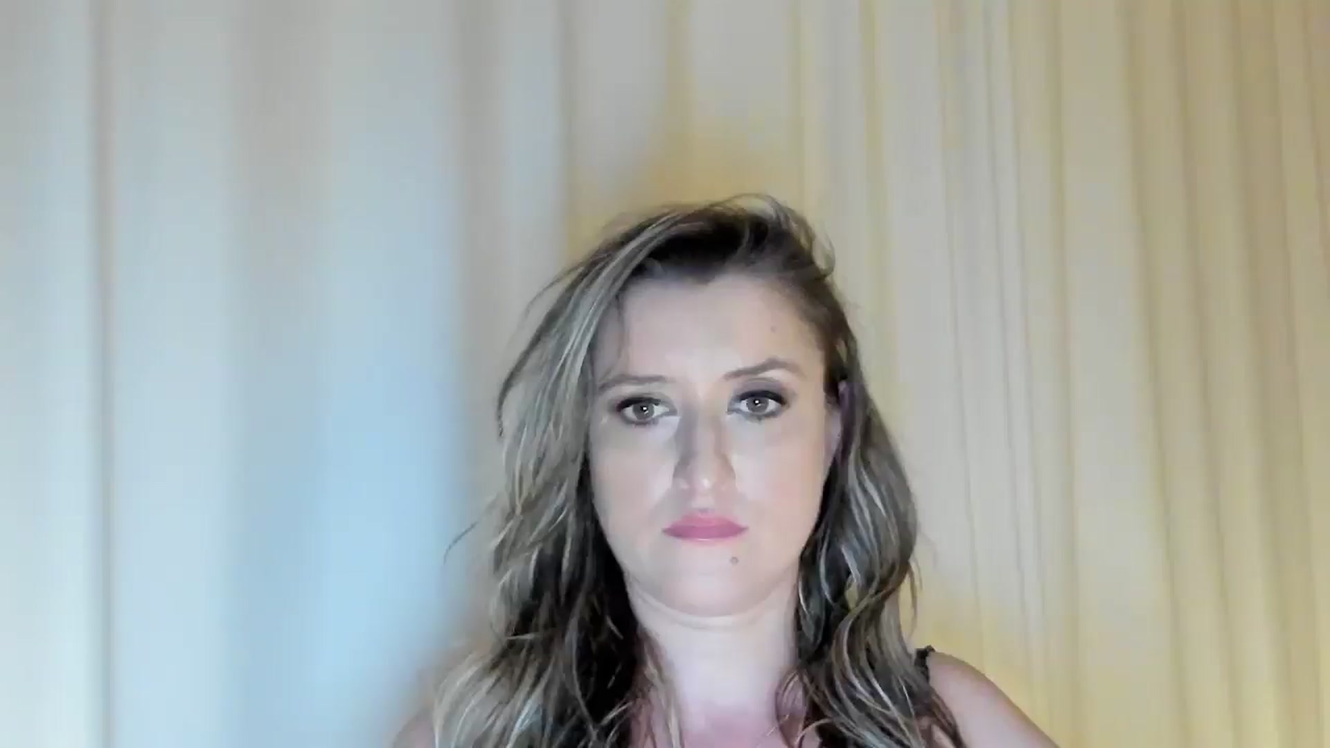 Gallery image thumbnail from BestDream's myfreecams stream on, 05/24/2024, 23:02 image 17 of 20