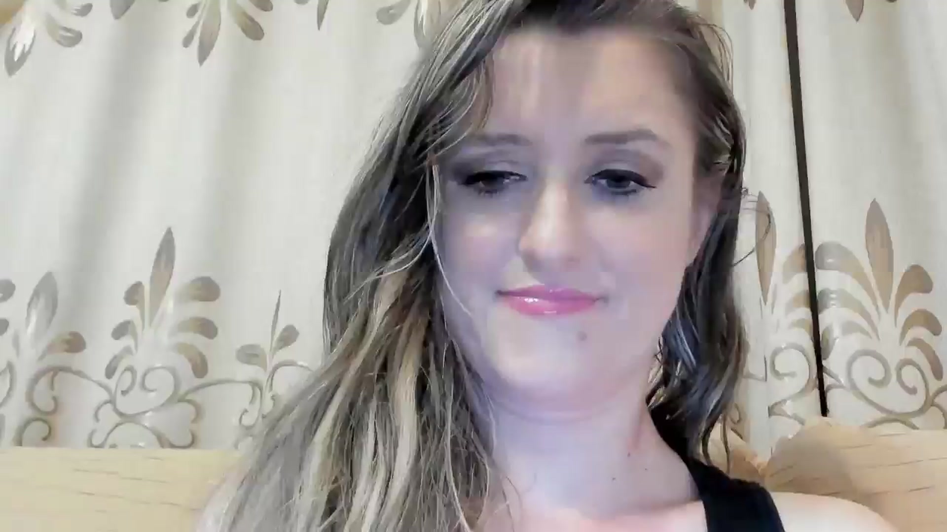 Gallery image thumbnail from BestDream's myfreecams stream on, 05/27/2024, 21:30 image 12 of 20