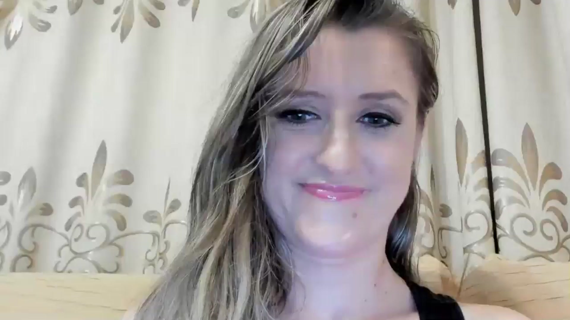 Gallery image thumbnail from BestDream's myfreecams stream on, 05/27/2024, 21:30 image 14 of 20