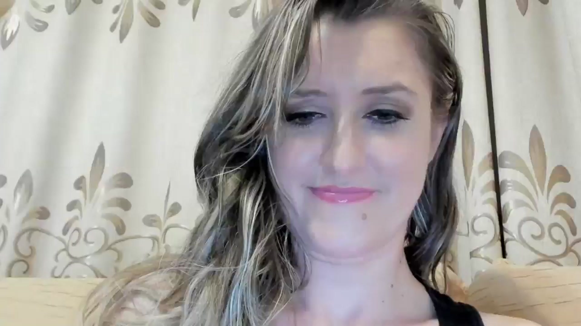 Gallery image thumbnail from BestDream's myfreecams stream on, 05/27/2024, 21:30 image 10 of 20