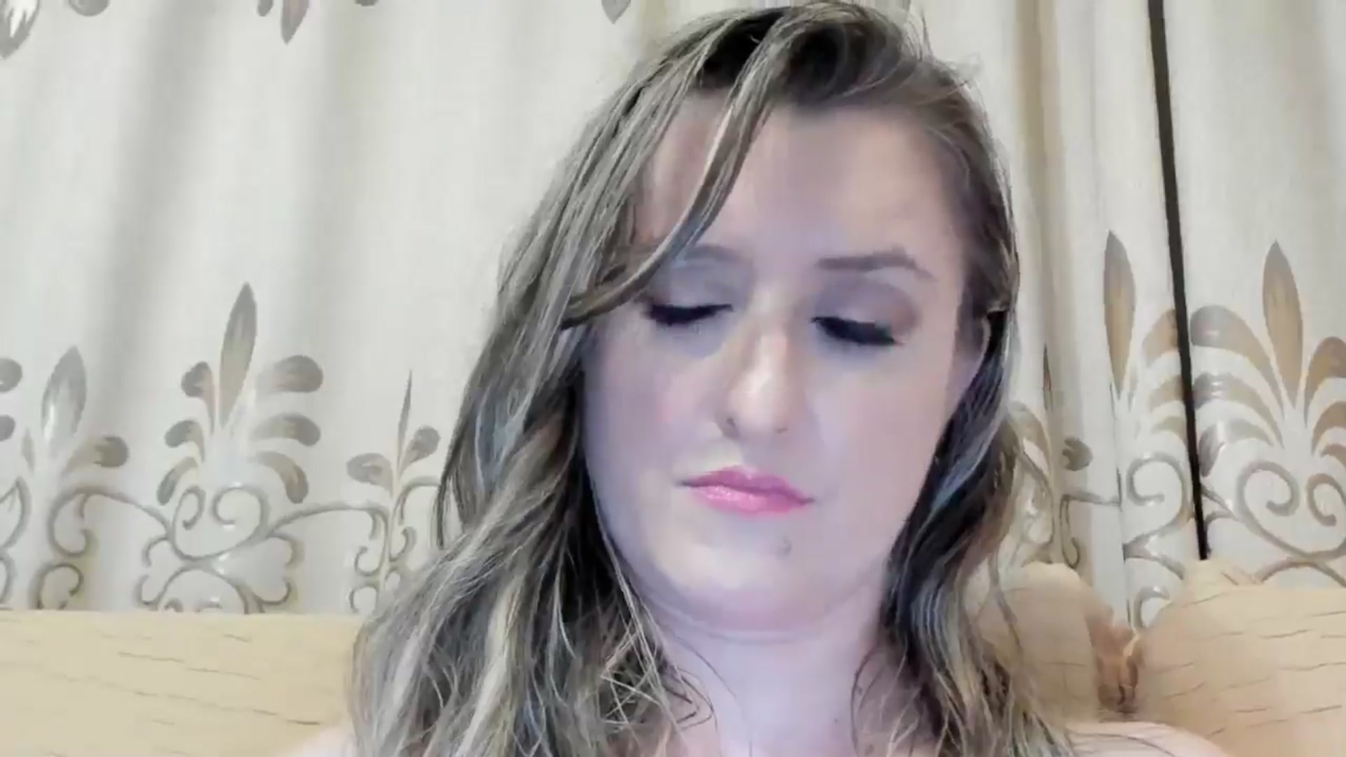Gallery image thumbnail from BestDream's myfreecams stream on, 05/27/2024, 22:50 image 6 of 20