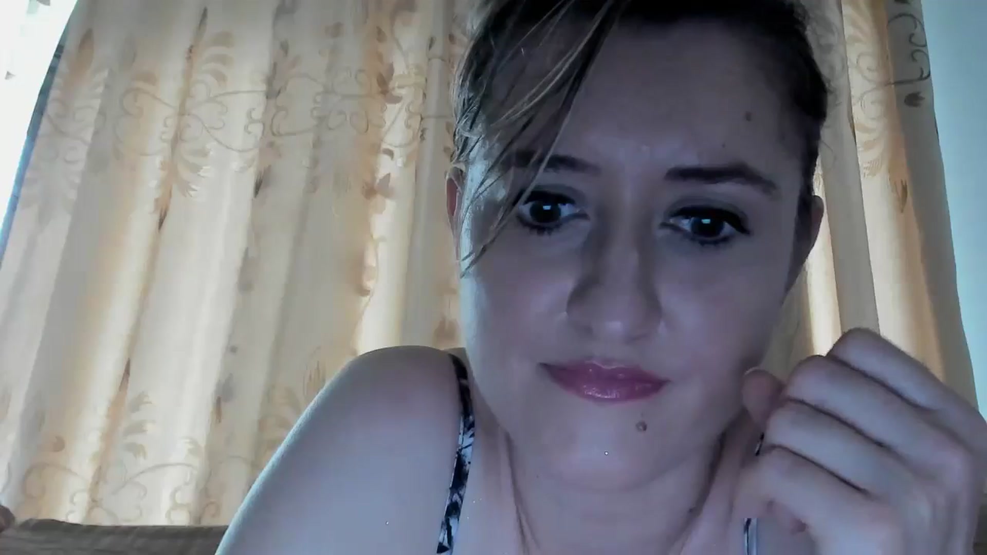 Gallery image thumbnail from BestDream's myfreecams stream on, 06/04/2024, 15:25 image 12 of 20