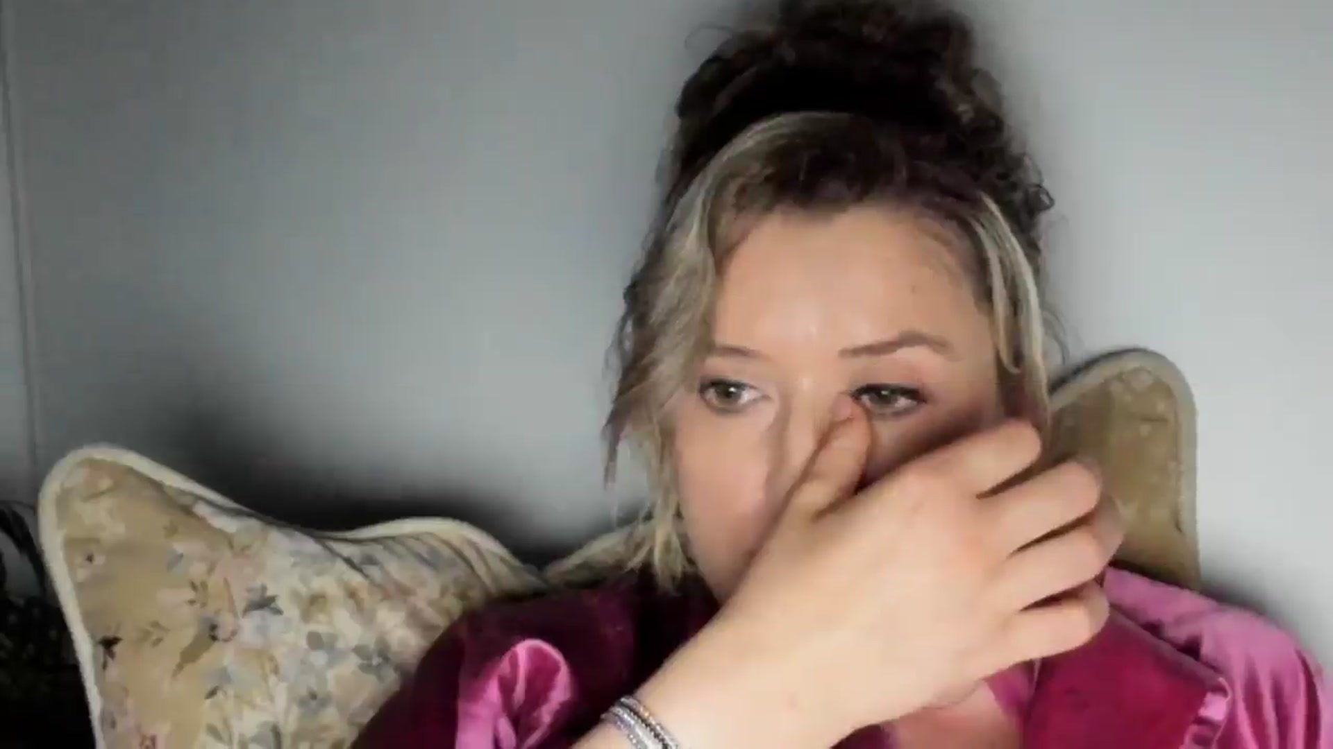 Gallery image thumbnail from BestDream's myfreecams stream on, 06/10/2024, 23:22 image 18 of 20