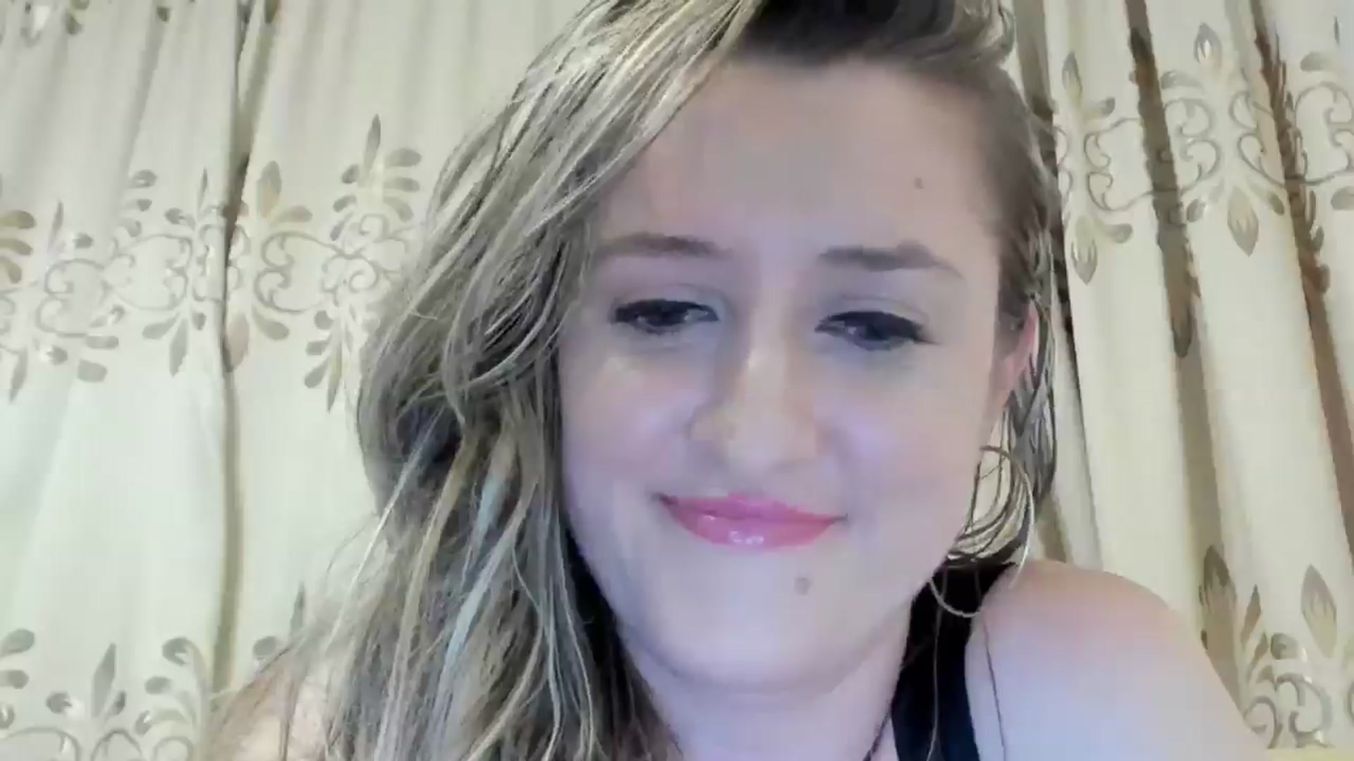 Gallery image thumbnail from BestDream's myfreecams stream on, 06/15/2024, 22:49 image 7 of 20