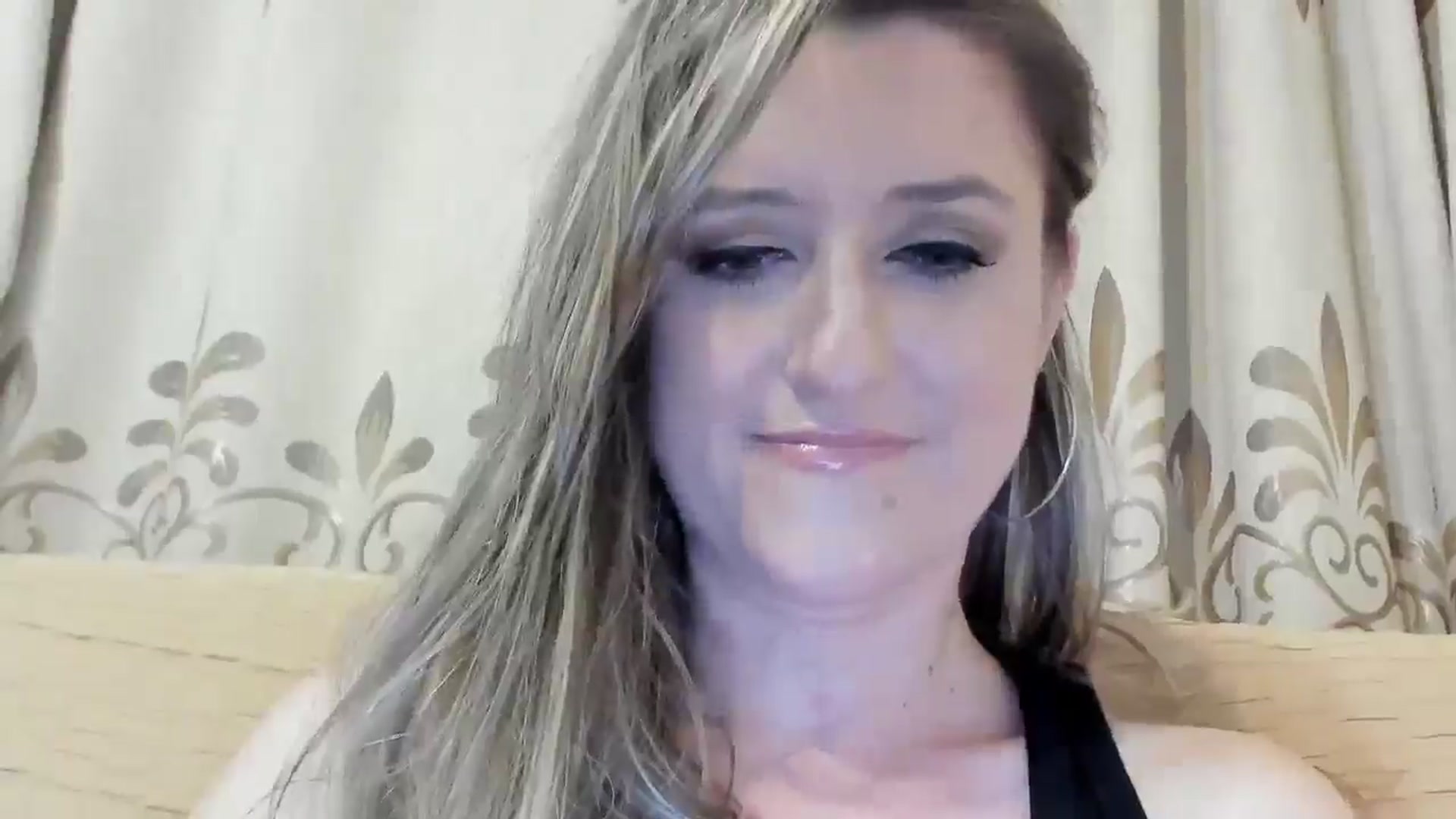Gallery image thumbnail from BestDream's myfreecams stream on, 06/16/2024, 23:06 image 18 of 20