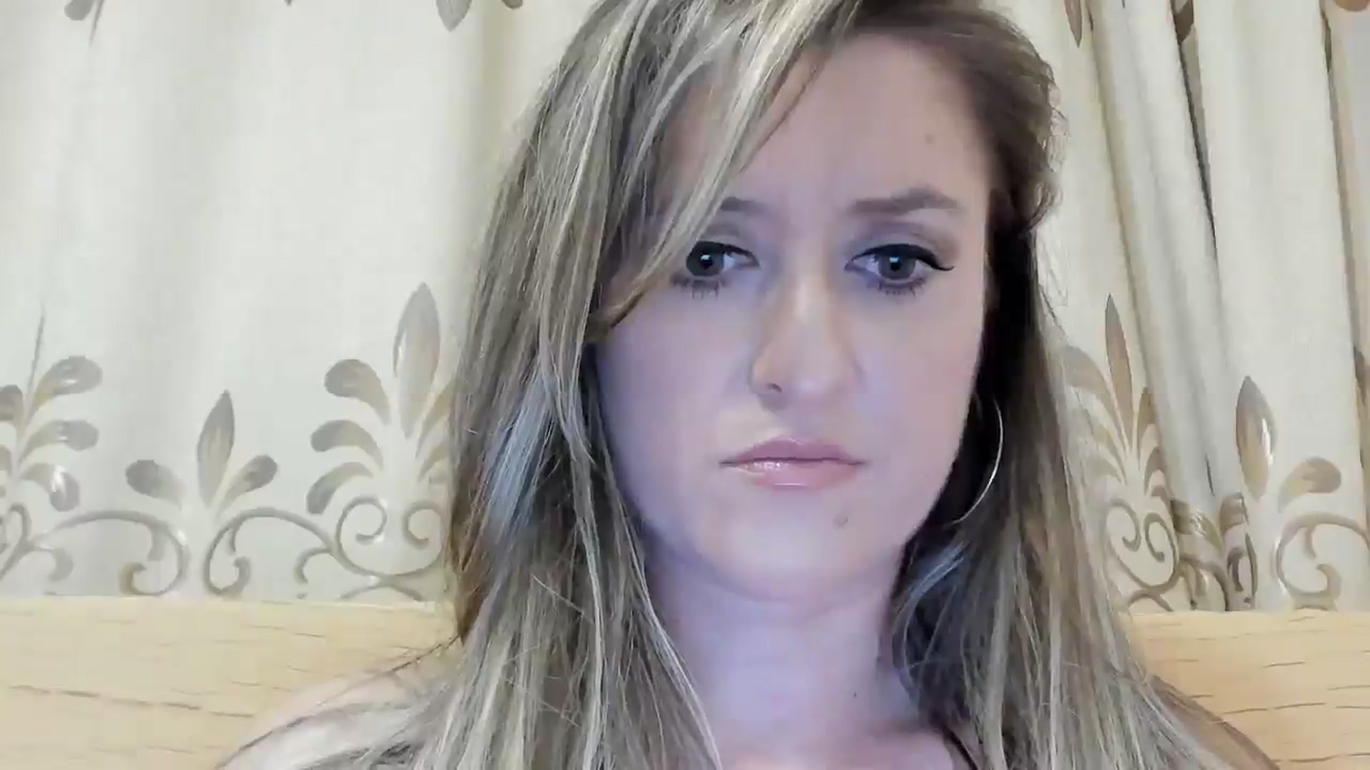 Gallery image thumbnail from BestDream's myfreecams stream on, 06/16/2024, 23:27 image 3 of 20