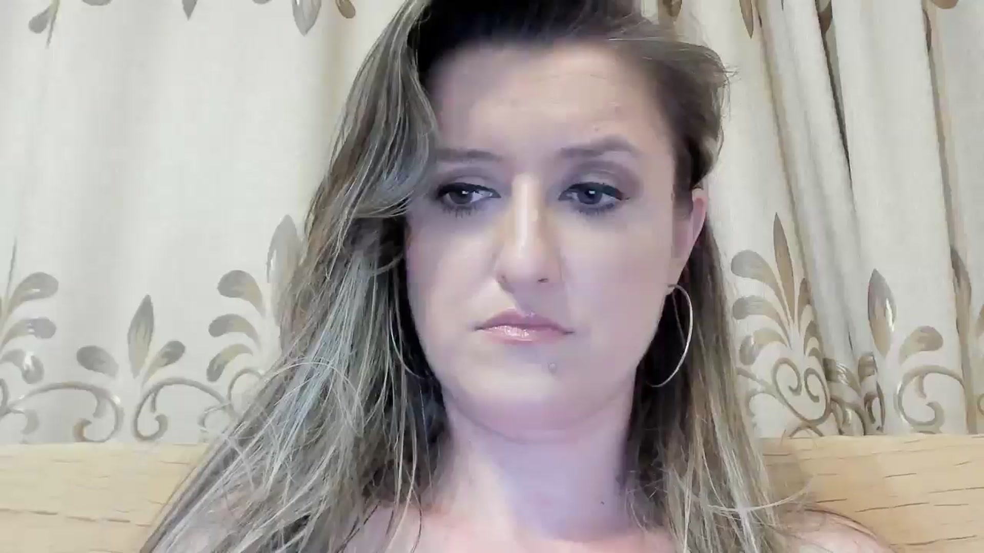 Gallery image thumbnail from BestDream's myfreecams stream on, 06/16/2024, 23:27 image 14 of 20