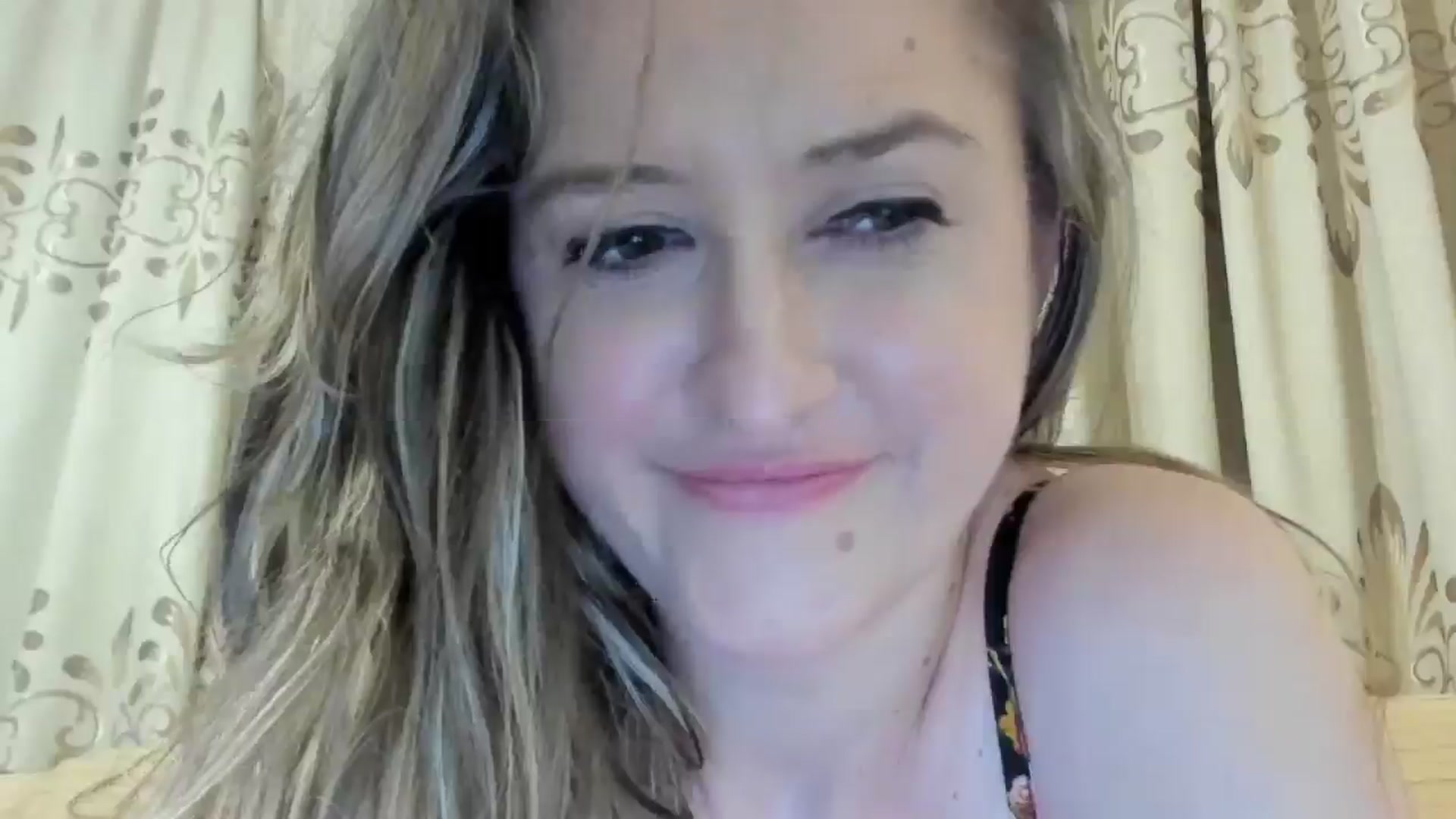 Gallery image thumbnail from BestDream's myfreecams stream on, 06/17/2024, 22:14 image 2 of 20