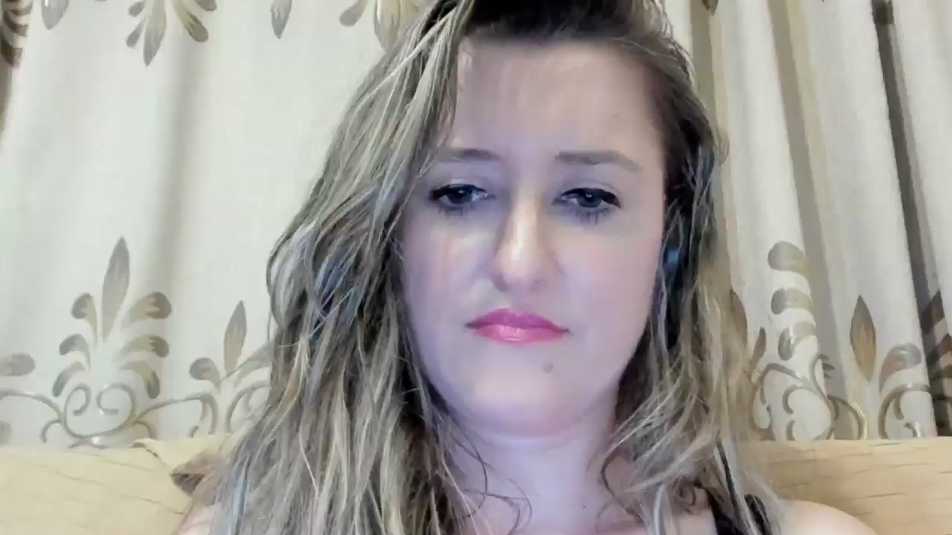 Gallery image thumbnail from BestDream's myfreecams stream on, 06/18/2024, 23:25 image 2 of 20