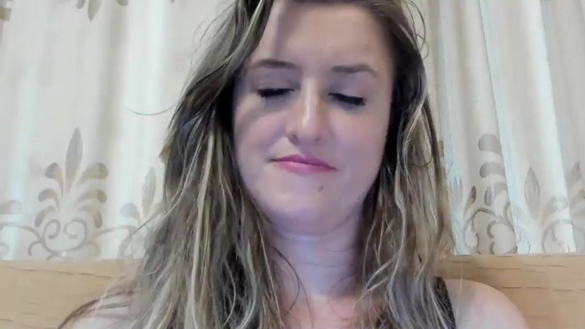 Gallery image thumbnail from BestDream's myfreecams stream on, 06/19/2024, 03:53 image 3 of 20