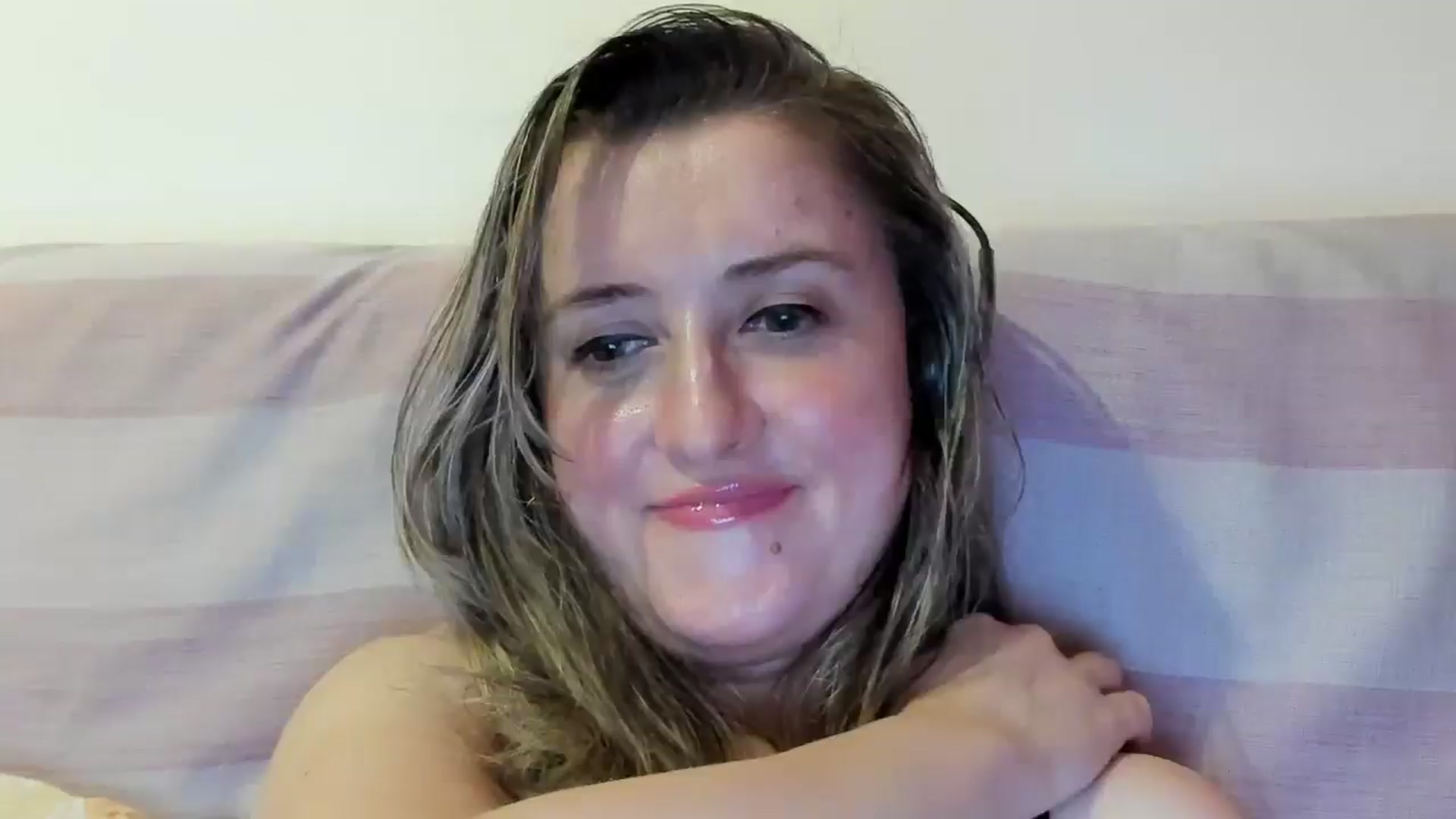 Gallery image thumbnail from BestDream's myfreecams stream on, 07/04/2024, 24:00 image 6 of 20