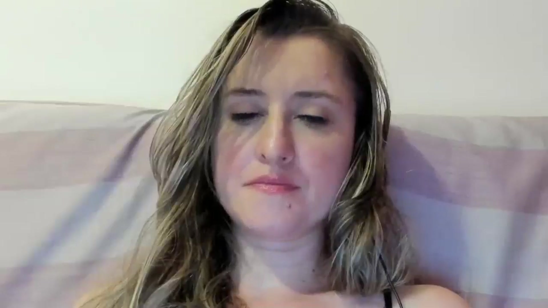 Gallery image thumbnail from BestDream's myfreecams stream on, 07/04/2024, 23:34 image 13 of 20