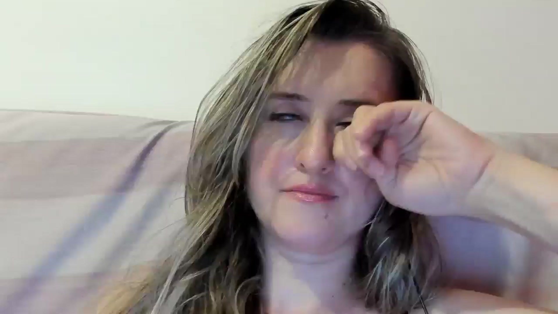 Gallery image thumbnail from BestDream's myfreecams stream on, 07/04/2024, 23:34 image 1 of 20