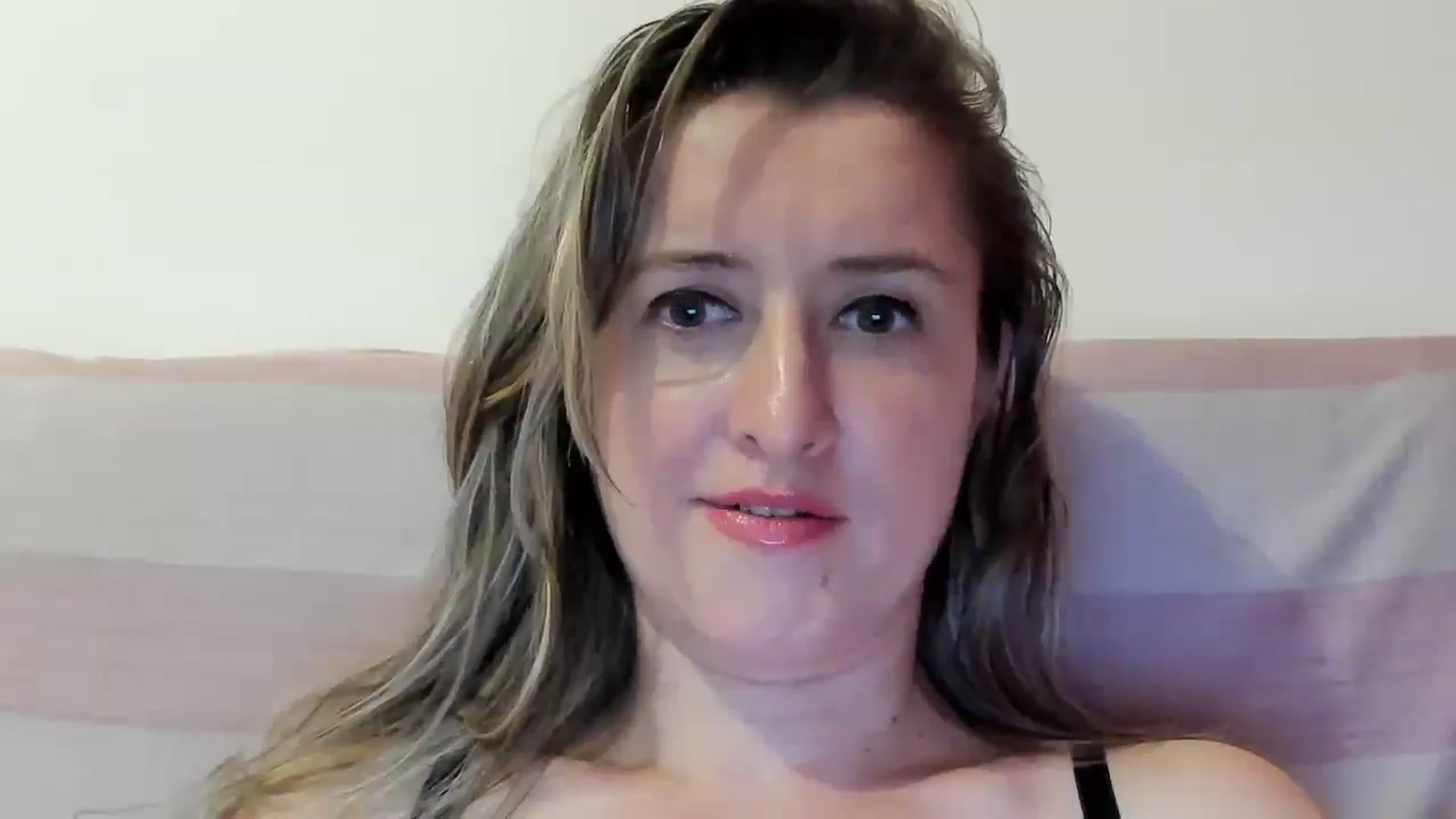 Gallery image thumbnail from BestDream's myfreecams stream on, 07/06/2024, 21:14 image 17 of 20