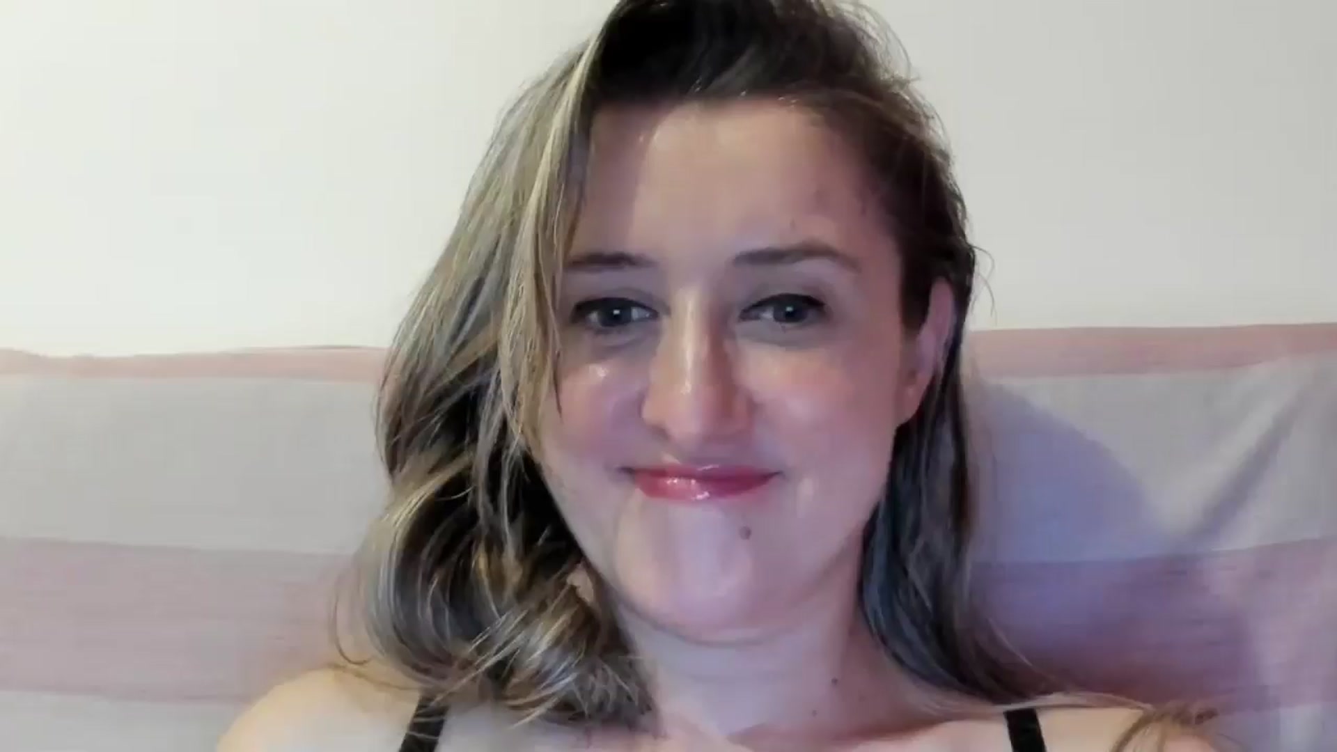 Gallery image thumbnail from BestDream's myfreecams stream on, 07/06/2024, 21:14 image 12 of 20