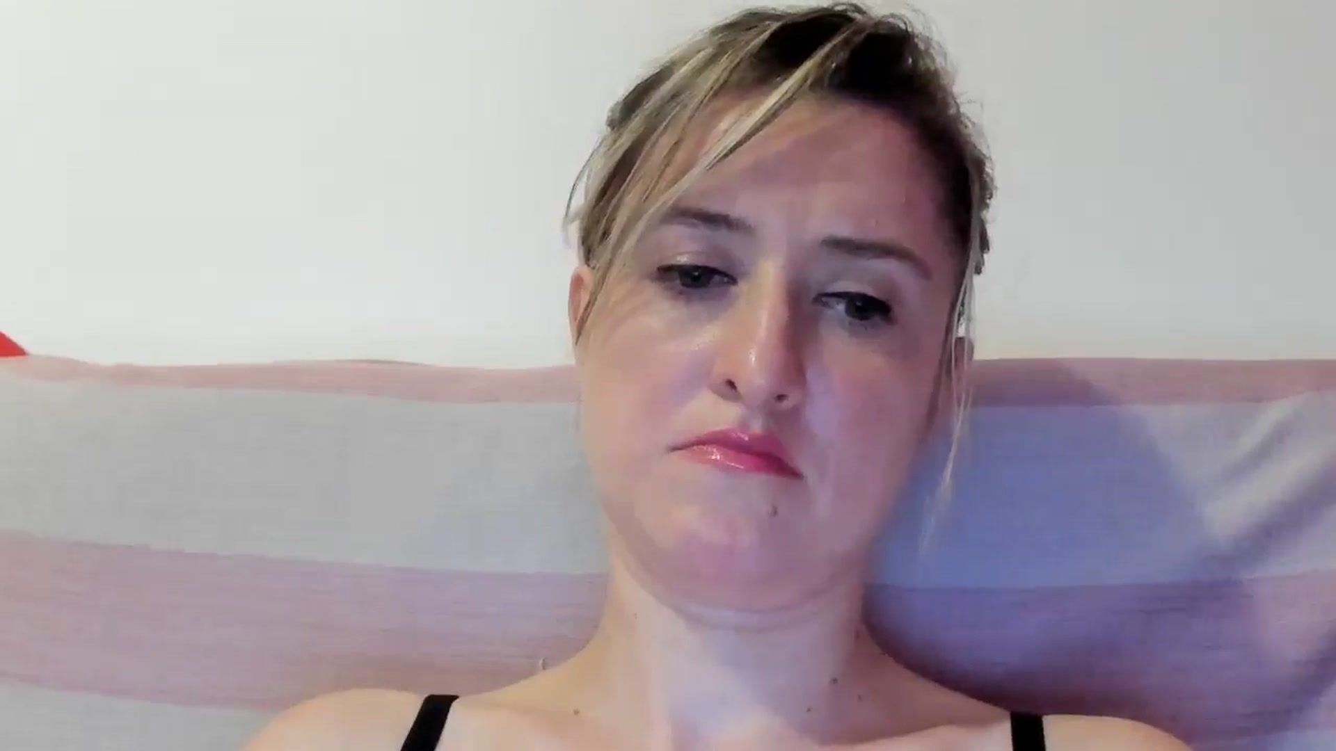 Gallery image thumbnail from BestDream's myfreecams stream on, 07/06/2024, 22:09 image 16 of 20