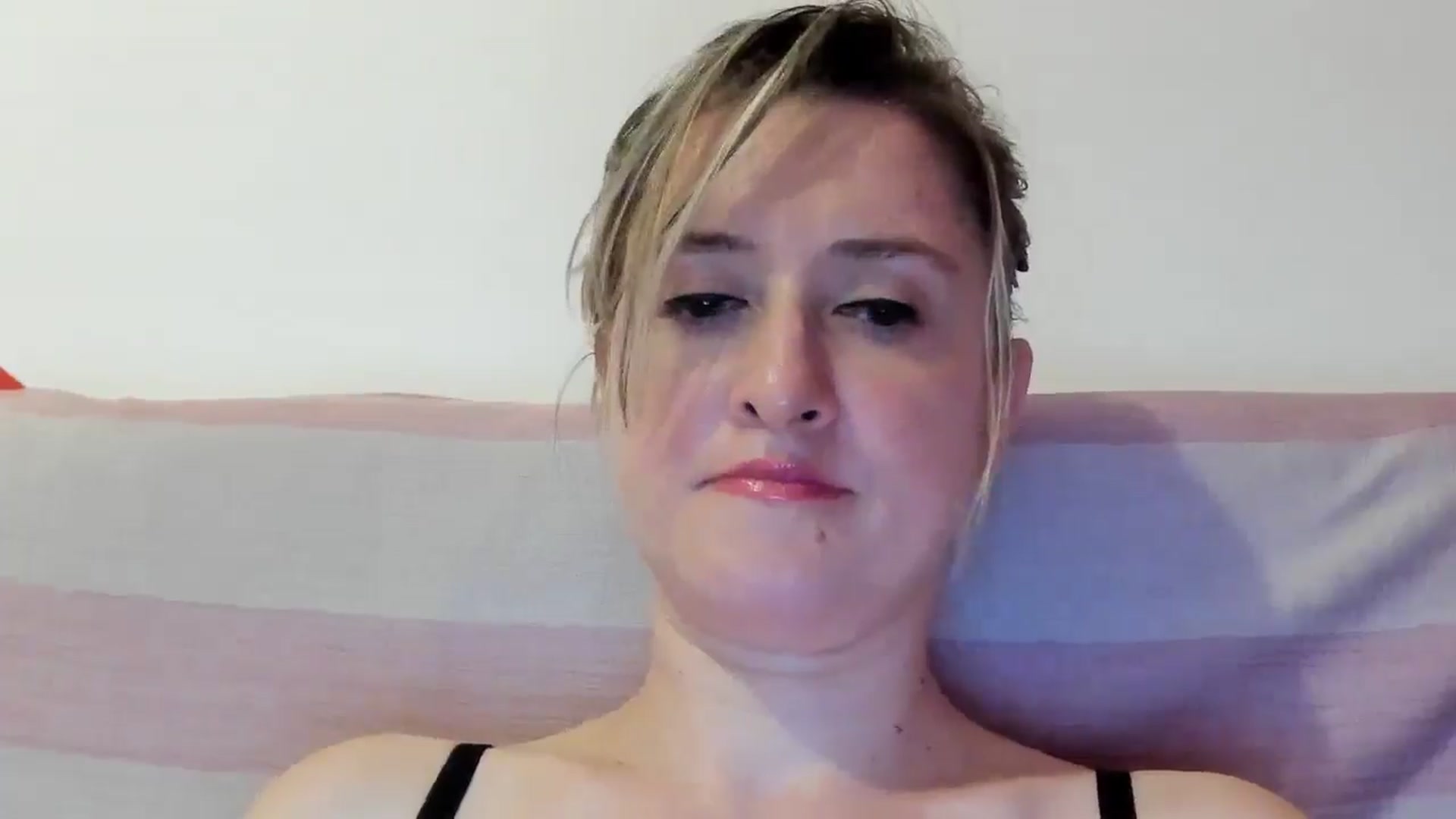 Gallery image thumbnail from BestDream's myfreecams stream on, 07/06/2024, 22:09 image 15 of 20
