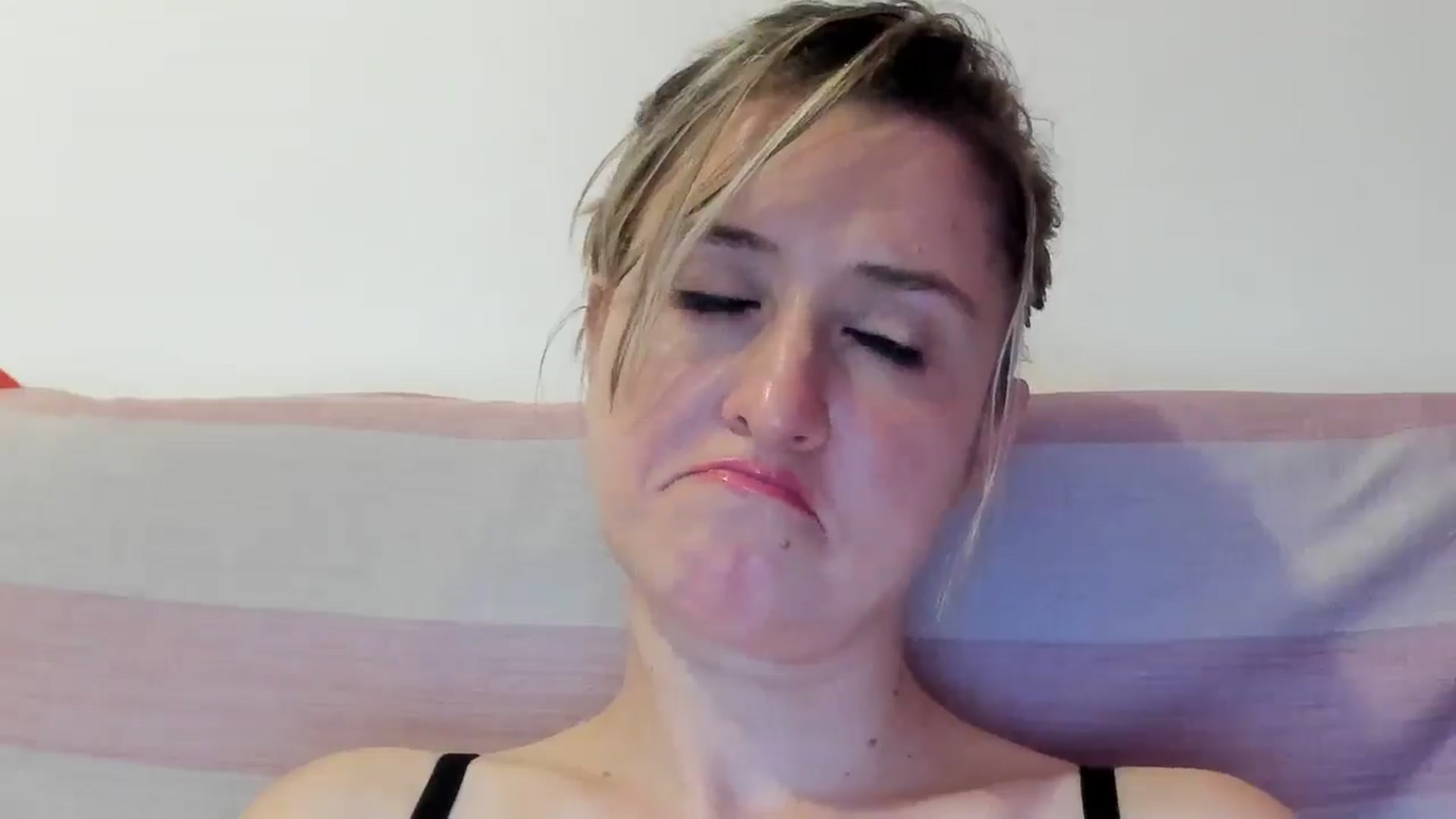 Gallery image thumbnail from BestDream's myfreecams stream on, 07/06/2024, 22:09 image 14 of 20