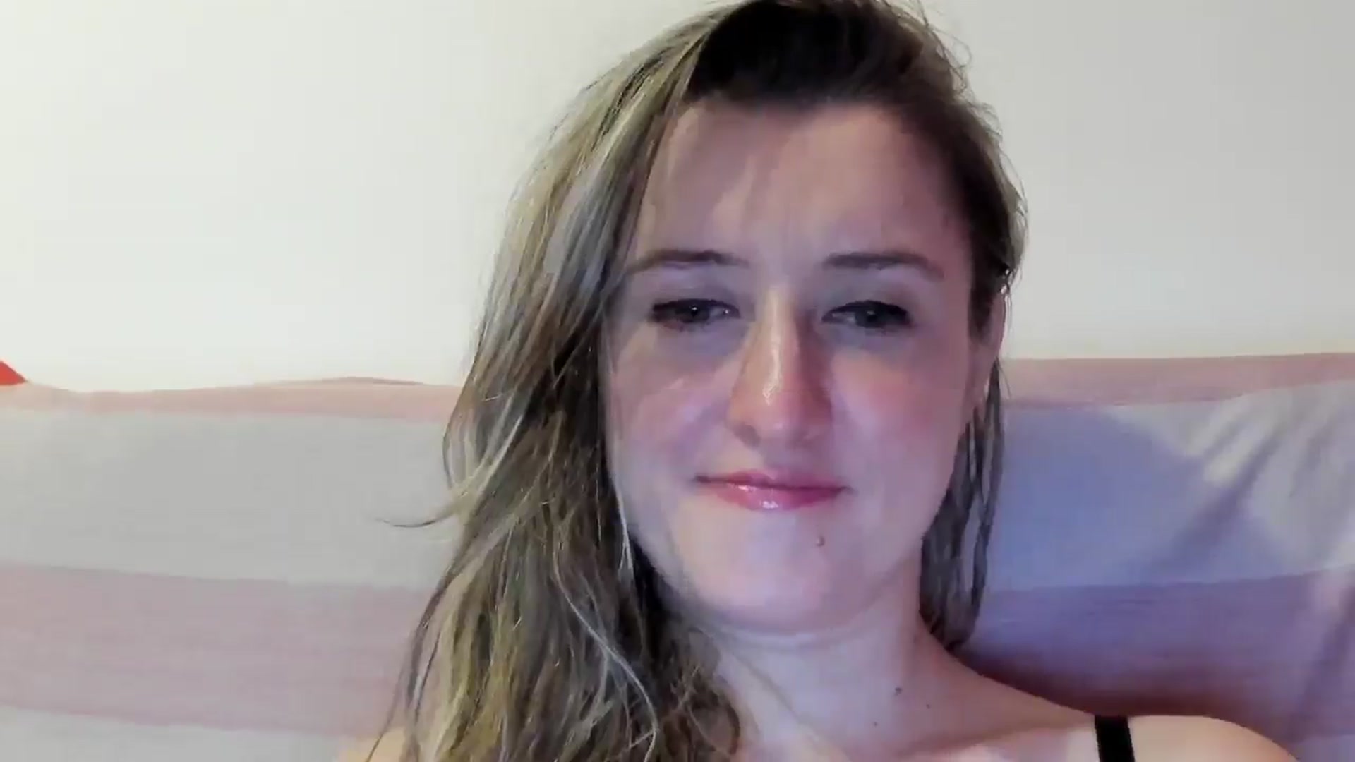 Gallery image thumbnail from BestDream's myfreecams stream on, 07/06/2024, 23:01 image 17 of 20