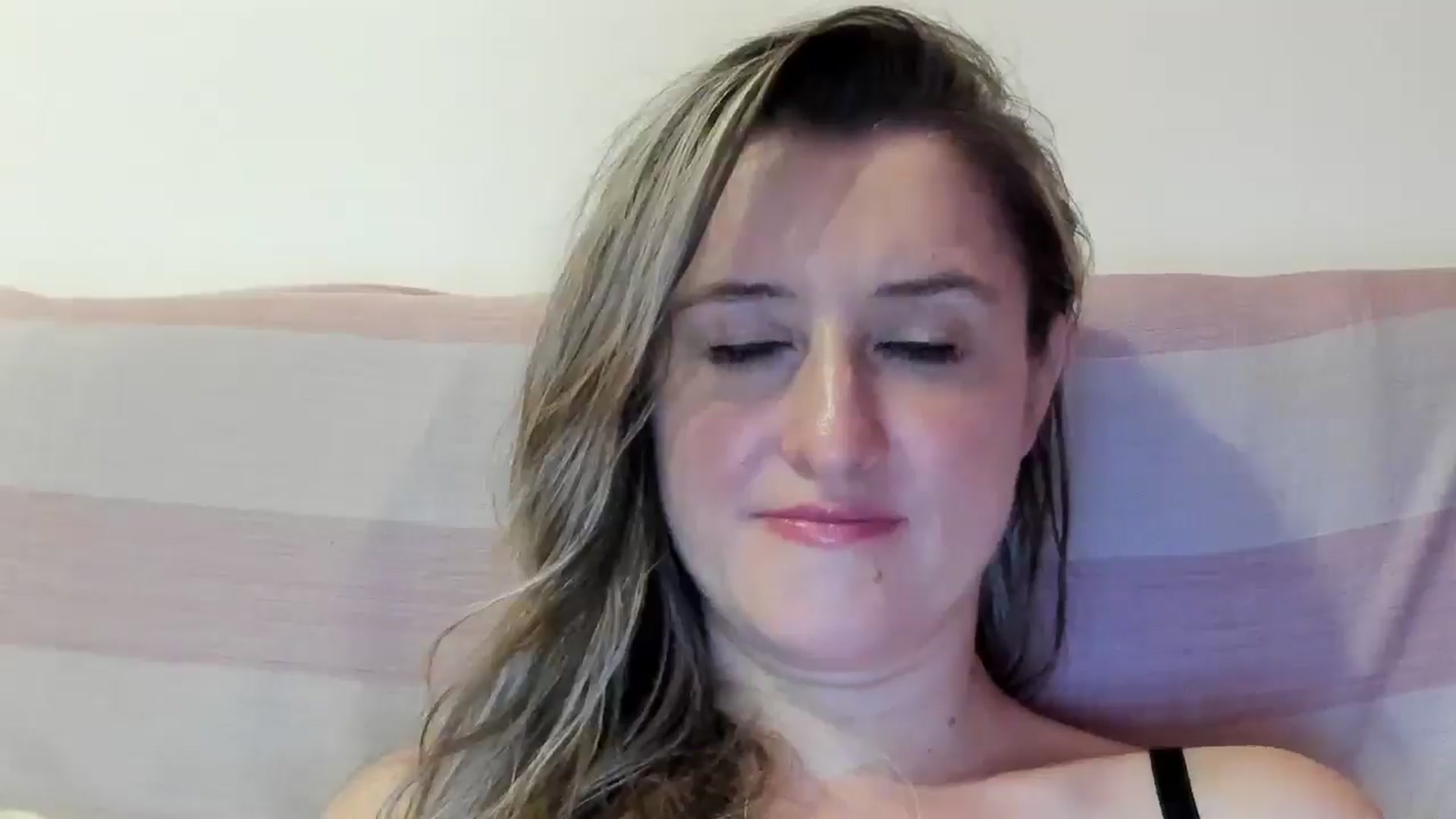 Gallery image thumbnail from BestDream's myfreecams stream on, 07/06/2024, 23:26 image 14 of 20