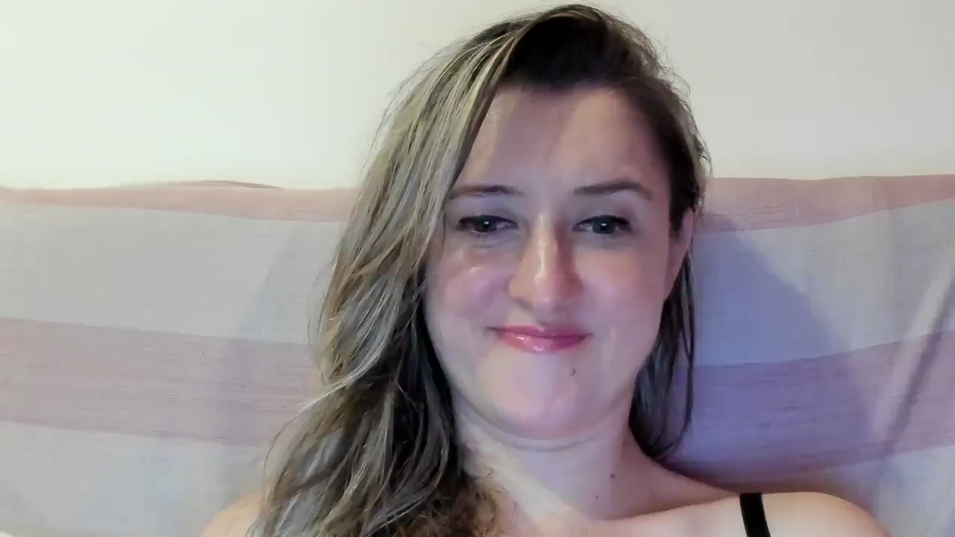 Gallery image thumbnail from BestDream's myfreecams stream on, 07/06/2024, 23:26 image 16 of 20