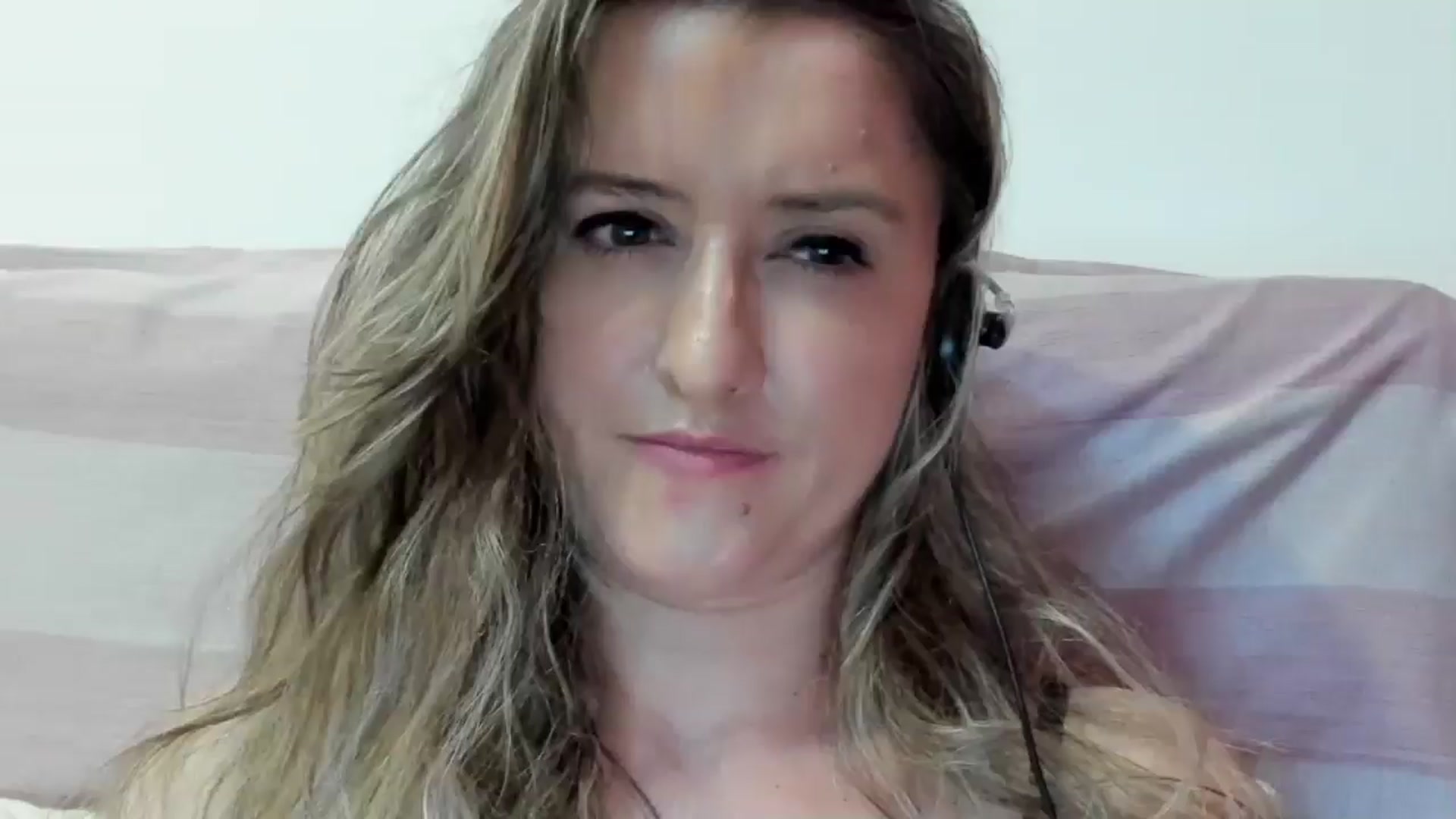 Gallery image thumbnail from BestDream's myfreecams stream on, 07/09/2024, 23:09 image 15 of 20