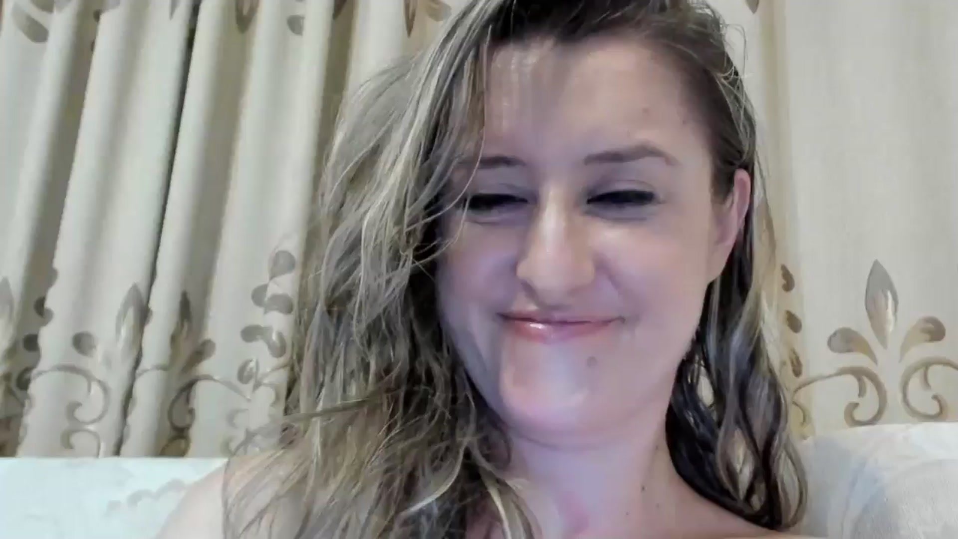 Gallery image thumbnail from BestDream's myfreecams stream on, 07/20/2024, 02:36 image 12 of 20