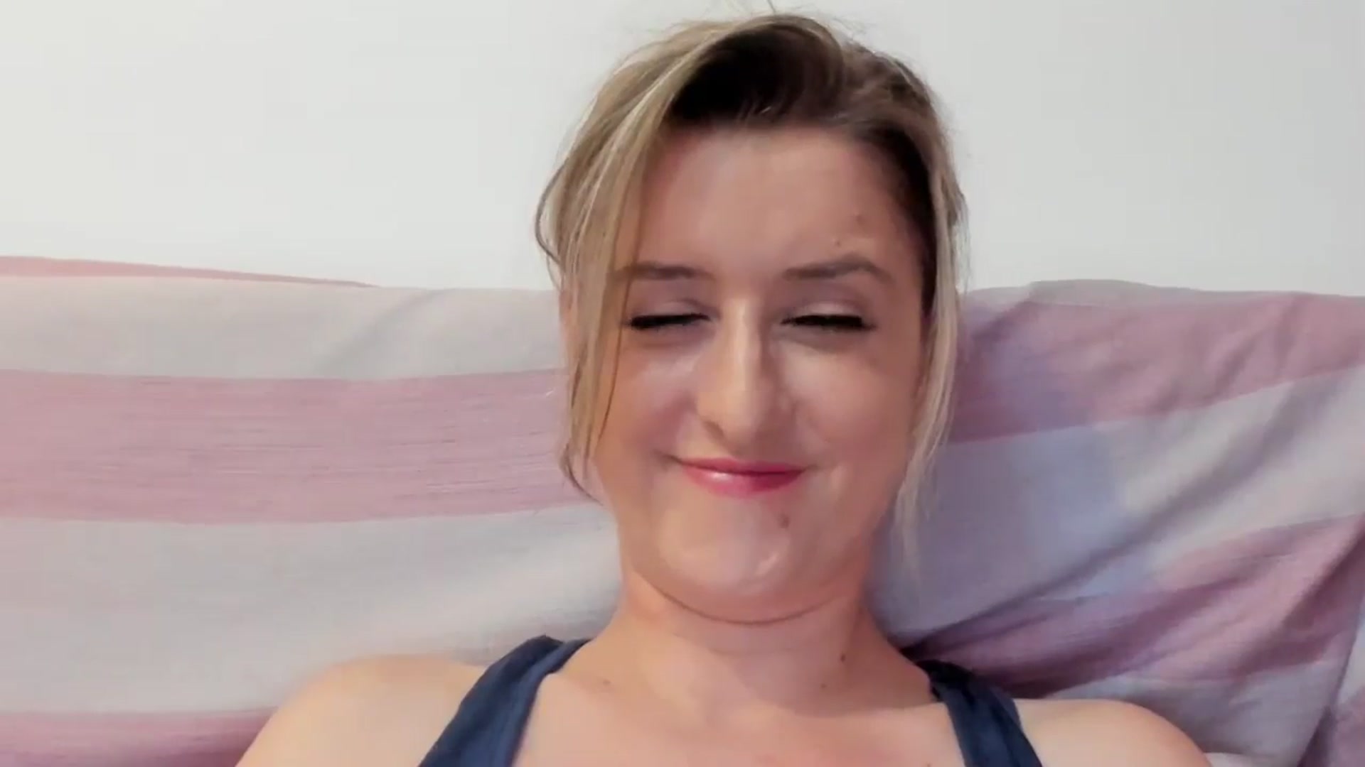 Gallery image thumbnail from BestDream's myfreecams stream on, 07/21/2024, 22:27 image 11 of 20