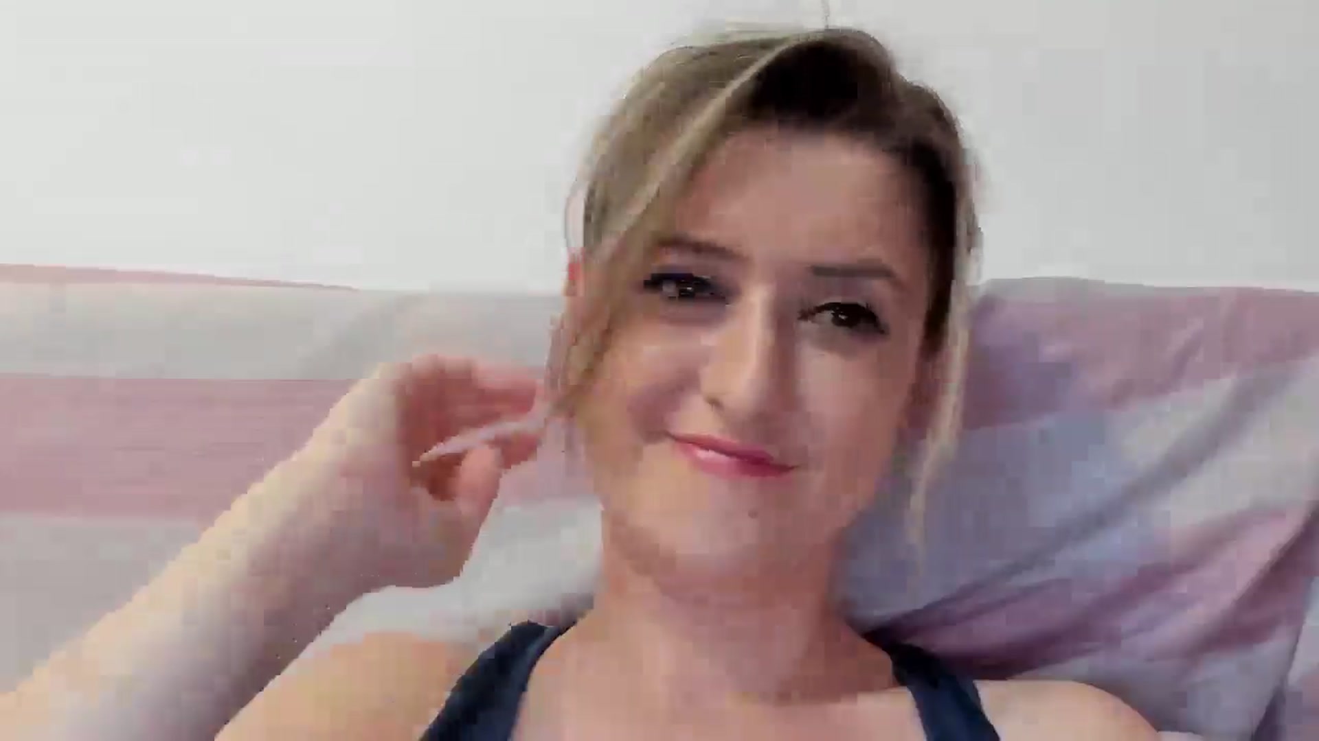Gallery image thumbnail from BestDream's myfreecams stream on, 07/21/2024, 22:27 image 6 of 20