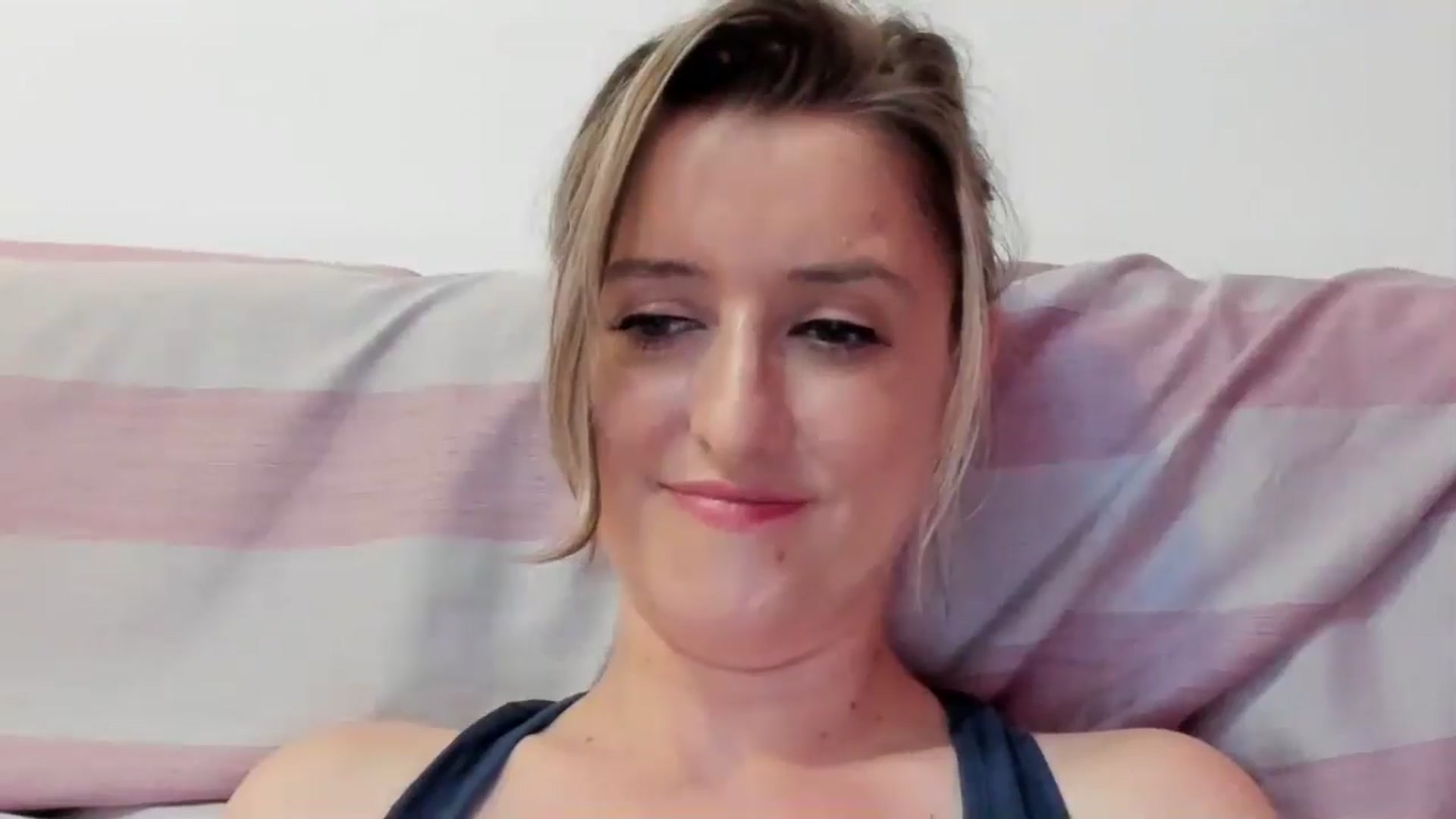 Gallery image thumbnail from BestDream's myfreecams stream on, 07/22/2024, 24:03 image 6 of 20
