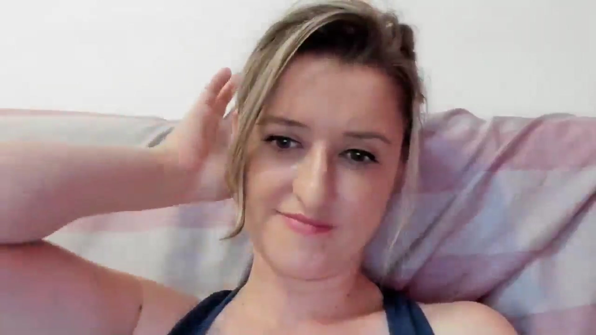 Gallery image thumbnail from BestDream's myfreecams stream on, 07/22/2024, 24:03 image 3 of 20