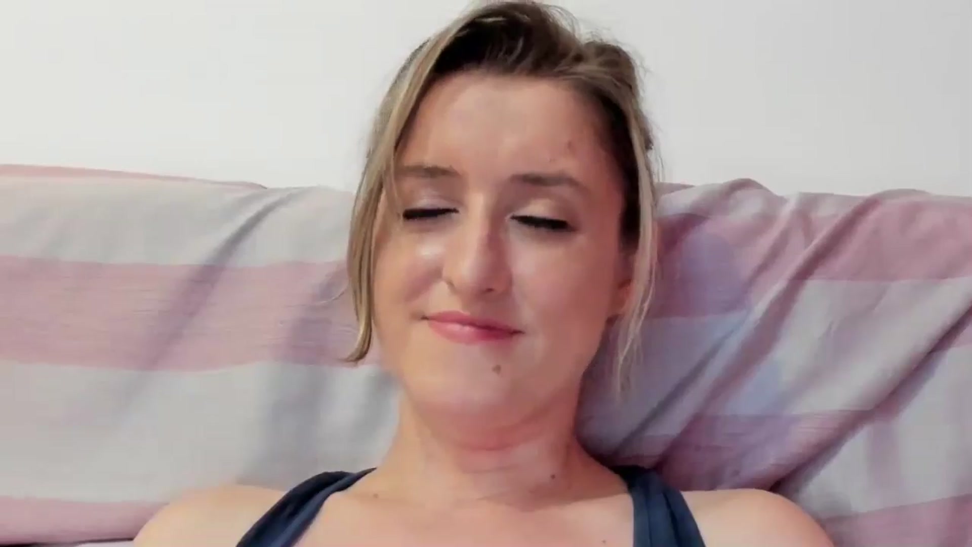 Gallery image thumbnail from BestDream's myfreecams stream on, 07/22/2024, 24:03 image 9 of 20