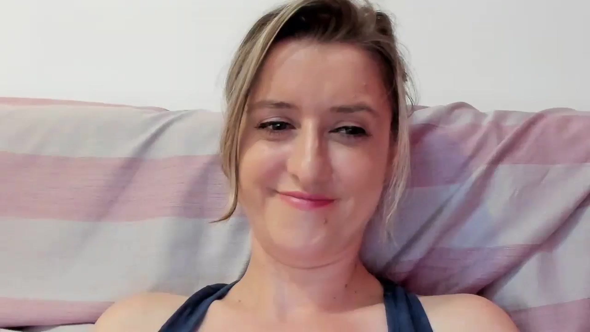 Gallery image thumbnail from BestDream's myfreecams stream on, 07/22/2024, 24:03 image 1 of 20