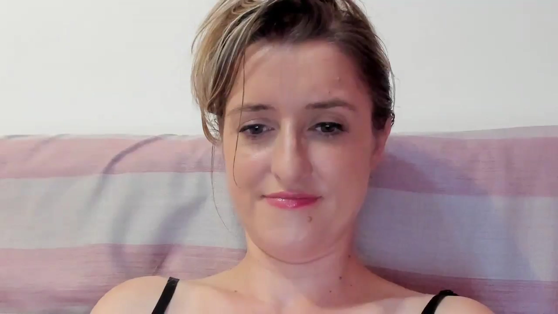 Gallery image thumbnail from BestDream's myfreecams stream on, 07/23/2024, 23:17 image 14 of 20