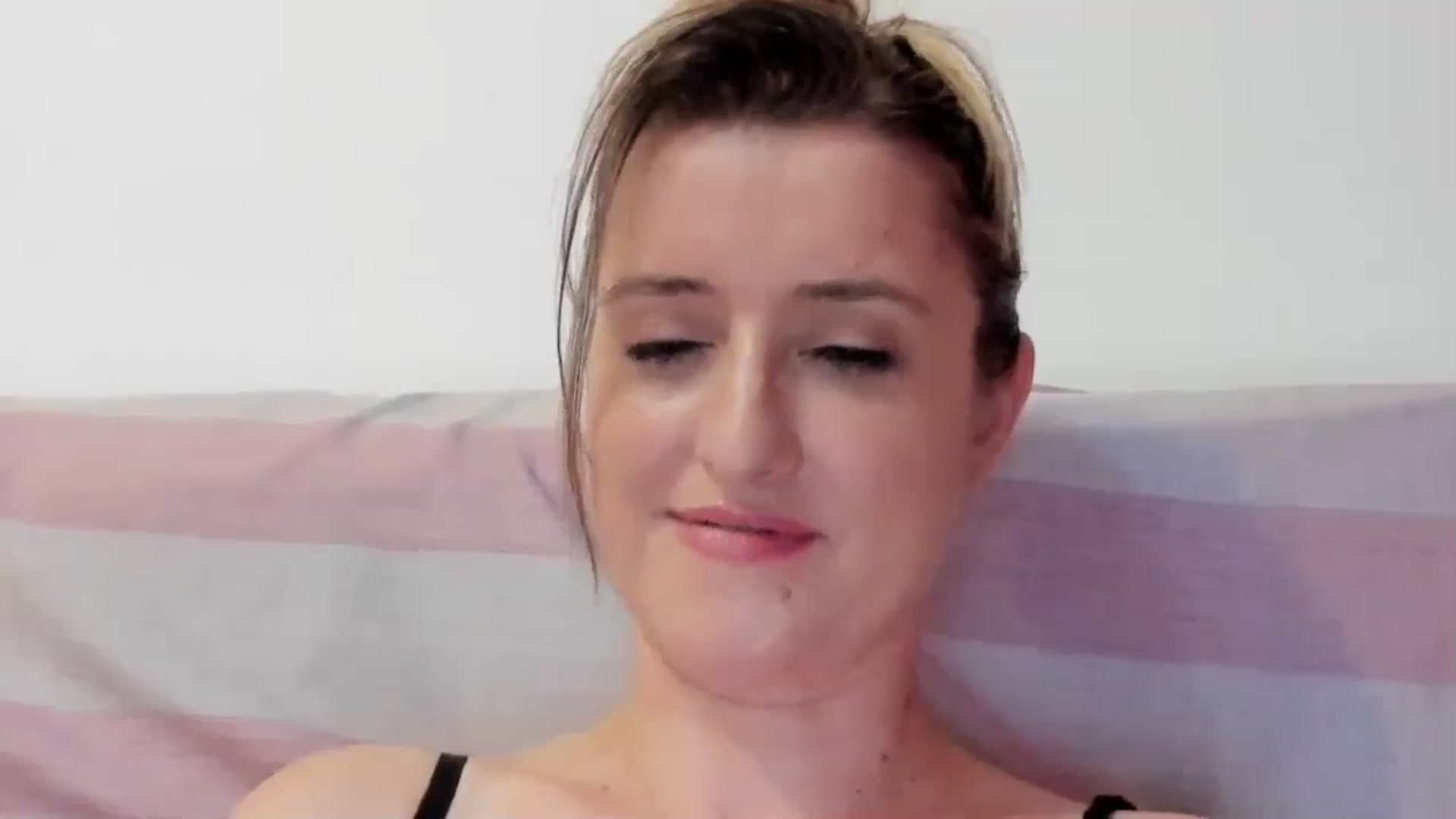 Gallery image thumbnail from BestDream's myfreecams stream on, 07/23/2024, 23:51 image 14 of 20