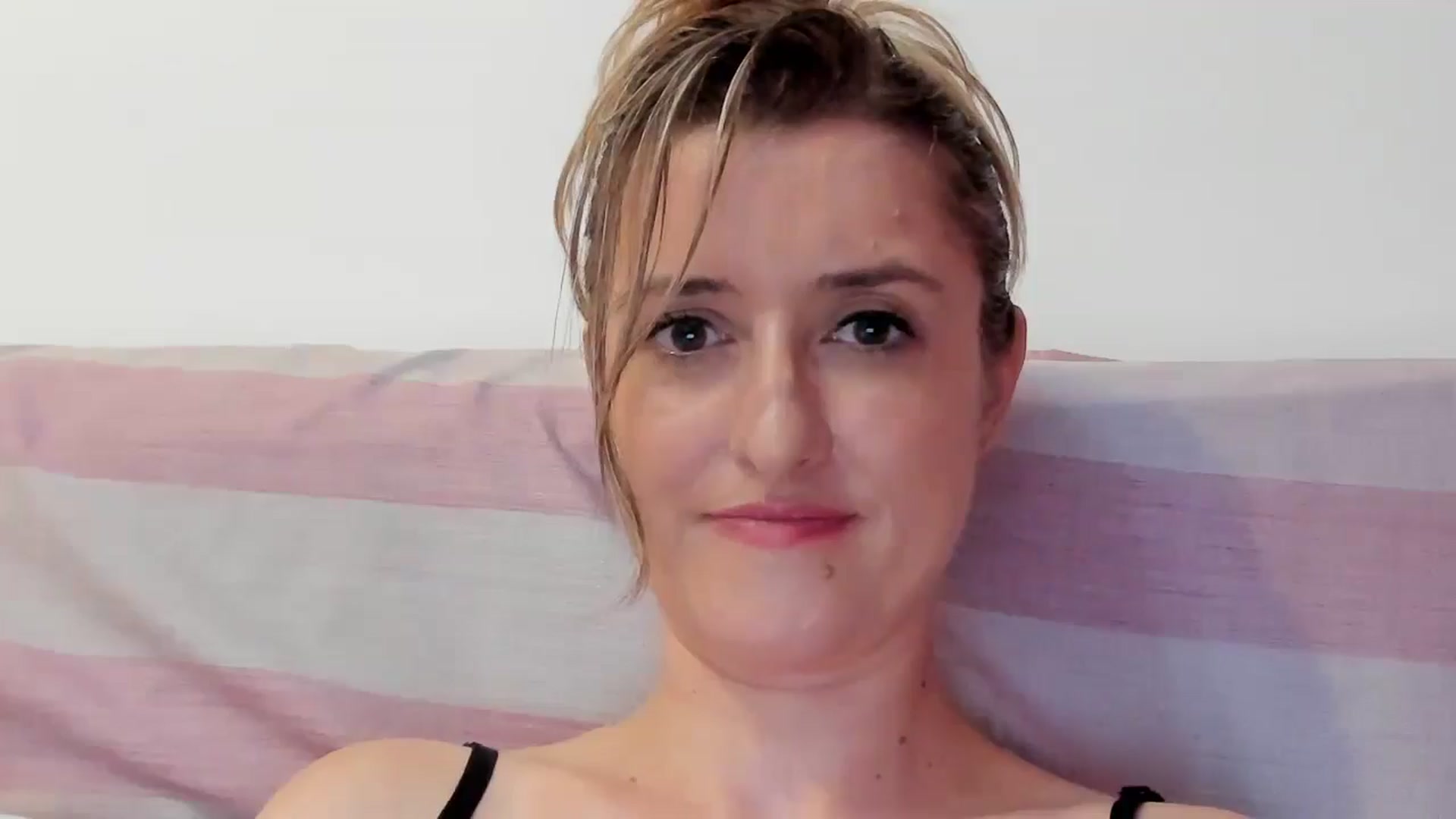 Gallery image thumbnail from BestDream's myfreecams stream on, 07/24/2024, 24:23 image 5 of 20