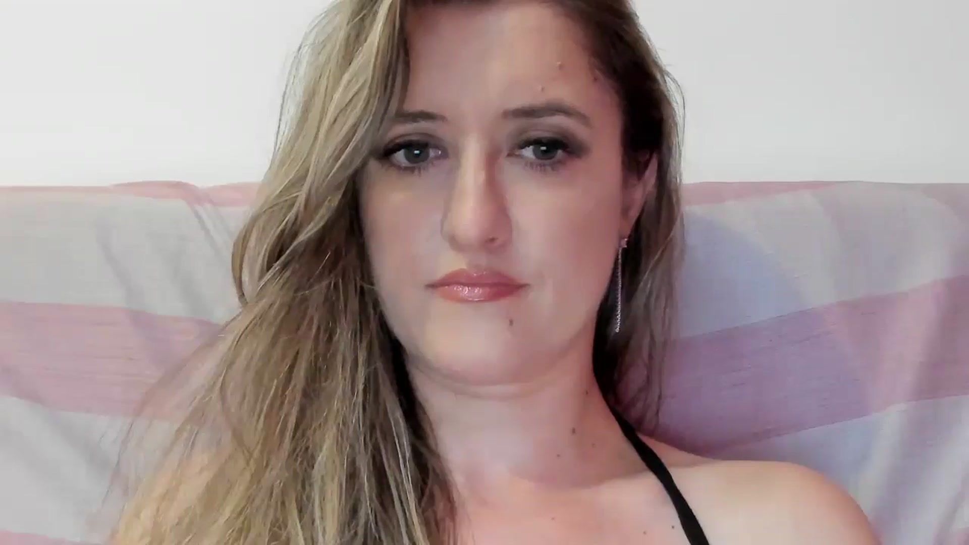 Gallery image thumbnail from BestDream's myfreecams stream on, 07/25/2024, 21:19 image 8 of 20