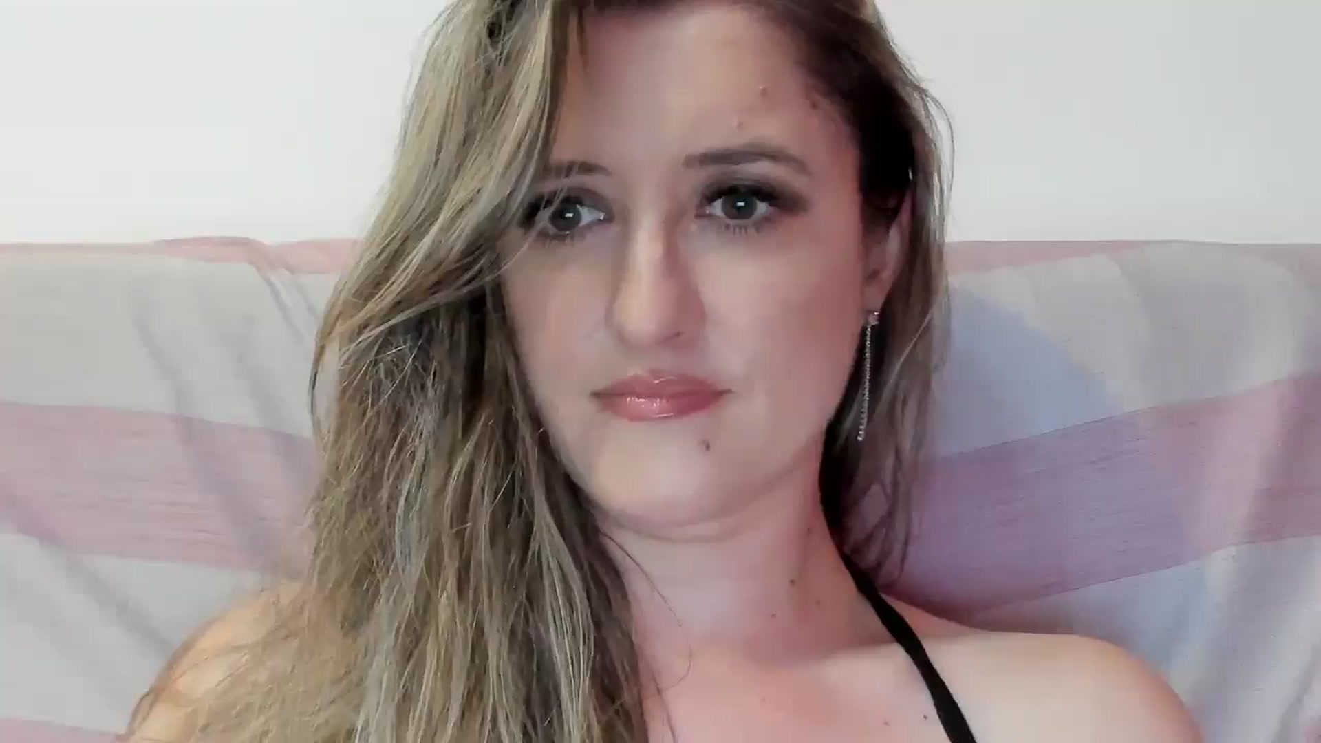 Gallery image thumbnail from BestDream's myfreecams stream on, 07/25/2024, 21:19 image 12 of 20