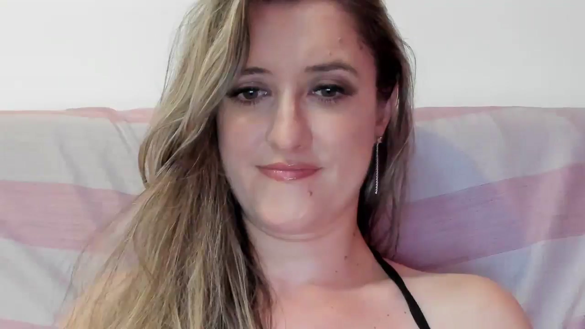 Gallery image thumbnail from BestDream's myfreecams stream on, 07/25/2024, 21:19 image 10 of 20
