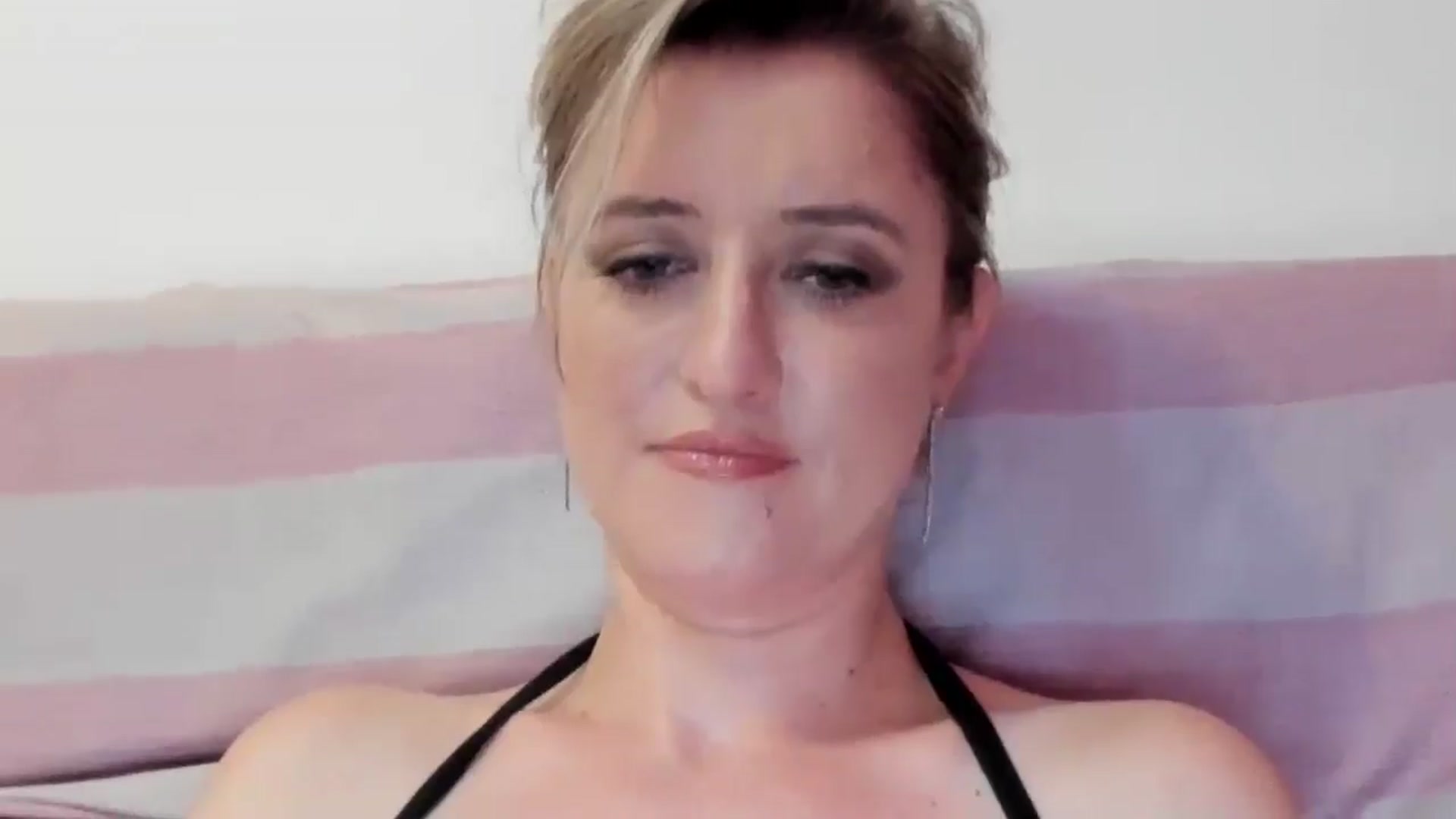 Gallery image thumbnail from BestDream's myfreecams stream on, 07/25/2024, 21:59 image 13 of 20