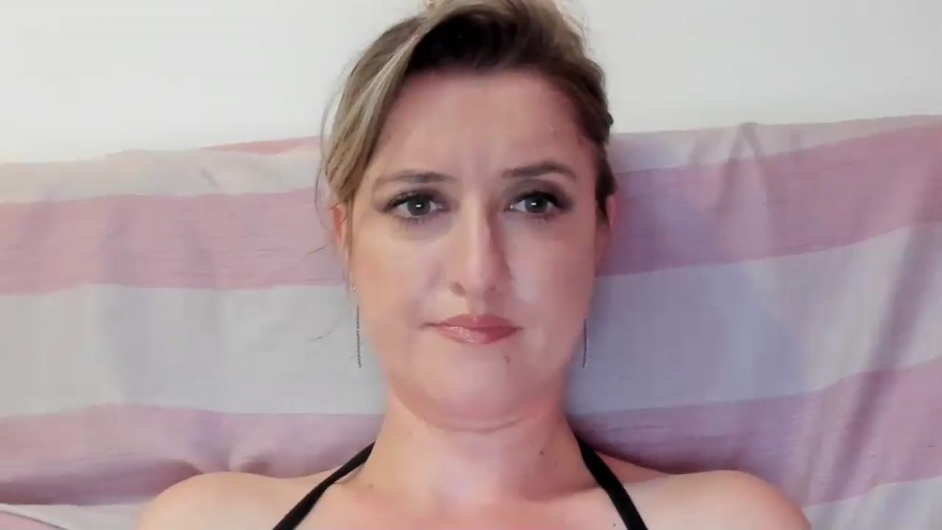 Gallery image thumbnail from BestDream's myfreecams stream on, 07/25/2024, 23:14 image 9 of 20