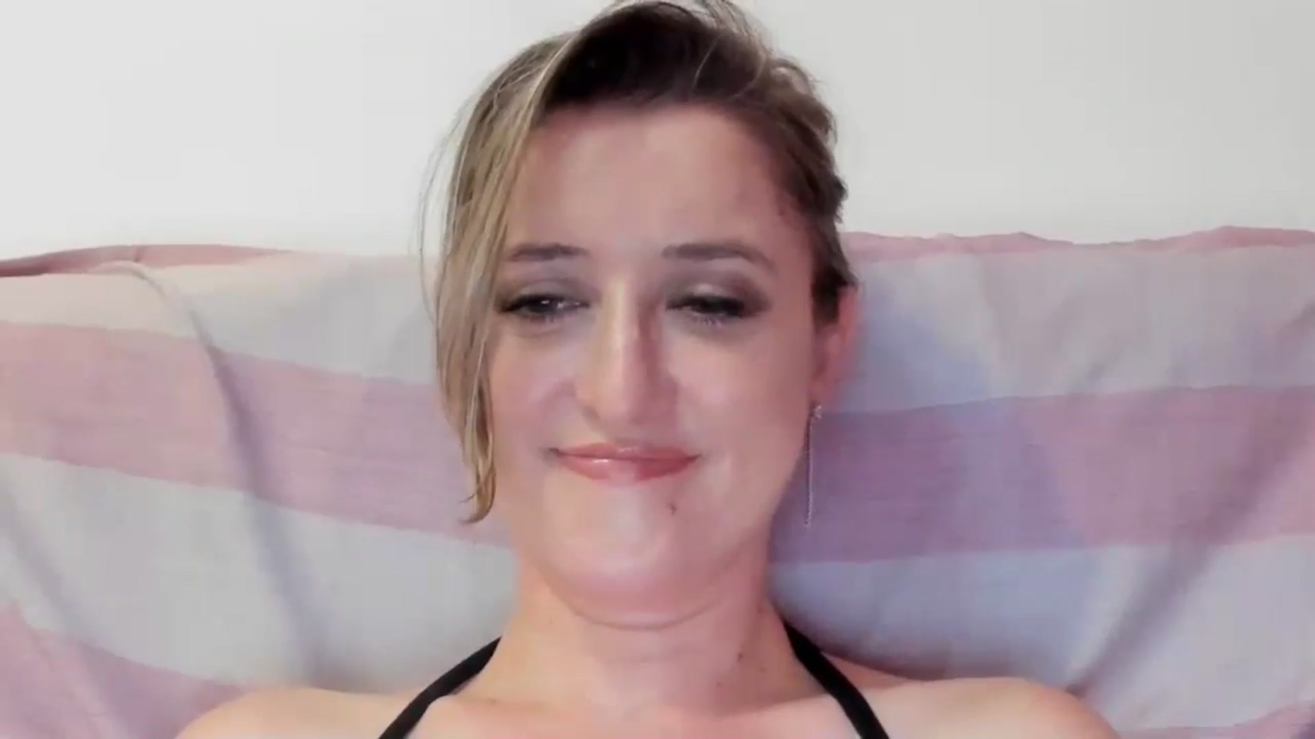 Gallery image thumbnail from BestDream's myfreecams stream on, 07/26/2024, 02:15 image 16 of 20