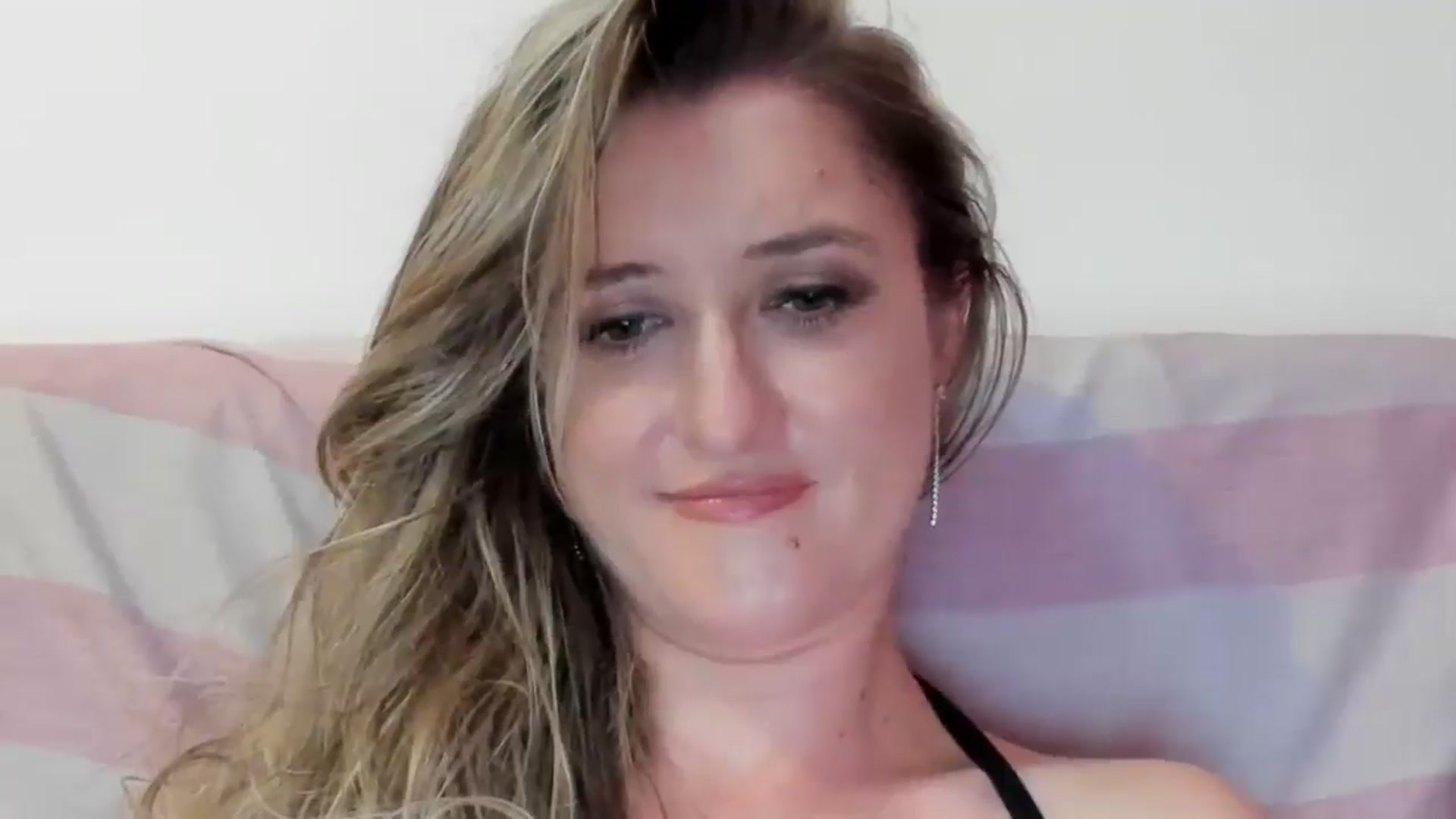 Gallery image thumbnail from BestDream's myfreecams stream on, 07/26/2024, 03:01 image 4 of 20