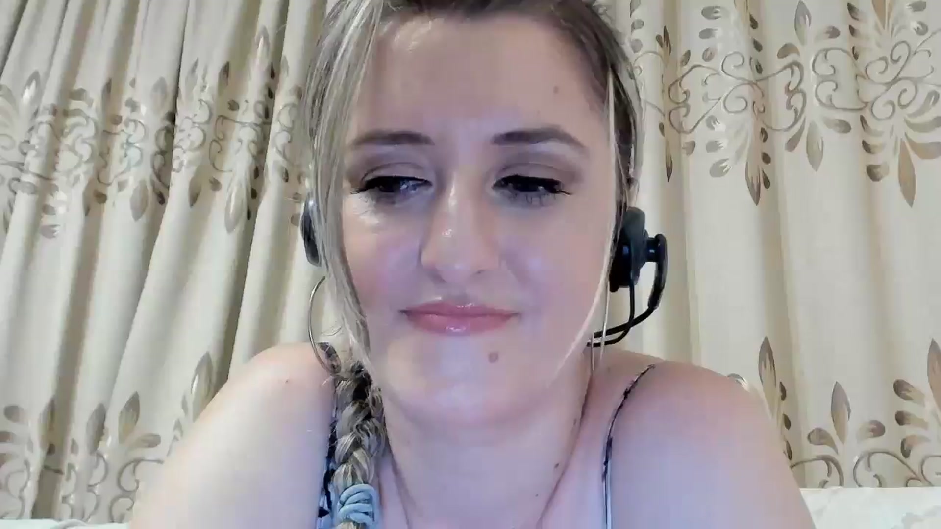 Gallery image thumbnail from BestDream's myfreecams stream on, 07/30/2024, 23:54 image 3 of 20