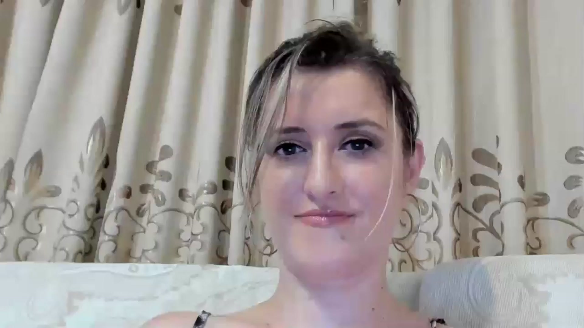 Gallery image thumbnail from BestDream's myfreecams stream on, 07/31/2024, 24:27 image 10 of 20